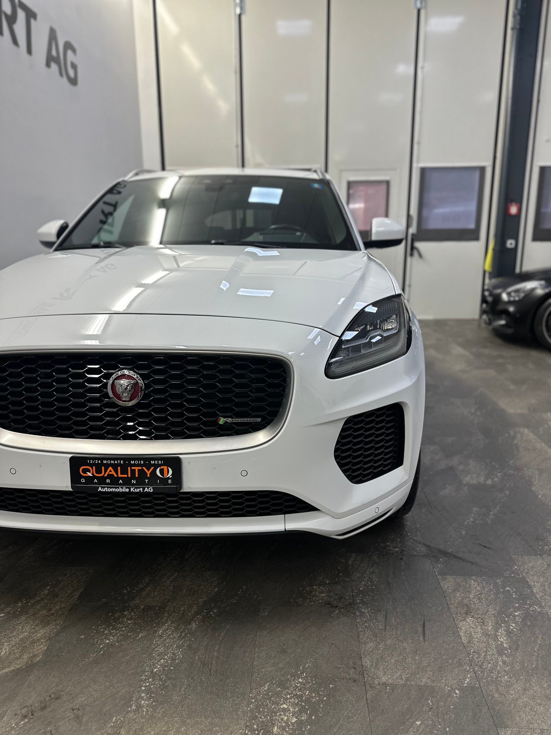 JAGUAR E-Pace 2.0 P250 R-Dynamic SE AWD Automatik-image-9
