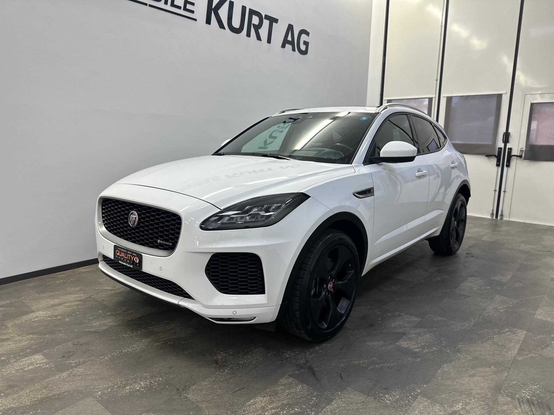 JAGUAR E-Pace 2.0 P250 R-Dynamic SE AWD Automatik-image-7