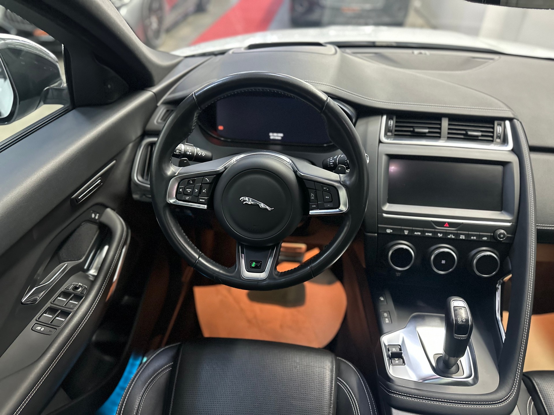 JAGUAR E-Pace 2.0 P250 R-Dynamic SE AWD Automatik-image-11