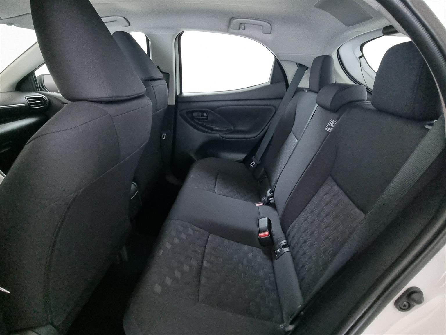 TOYOTA Yaris 1.5 Hybrid Active-image-6