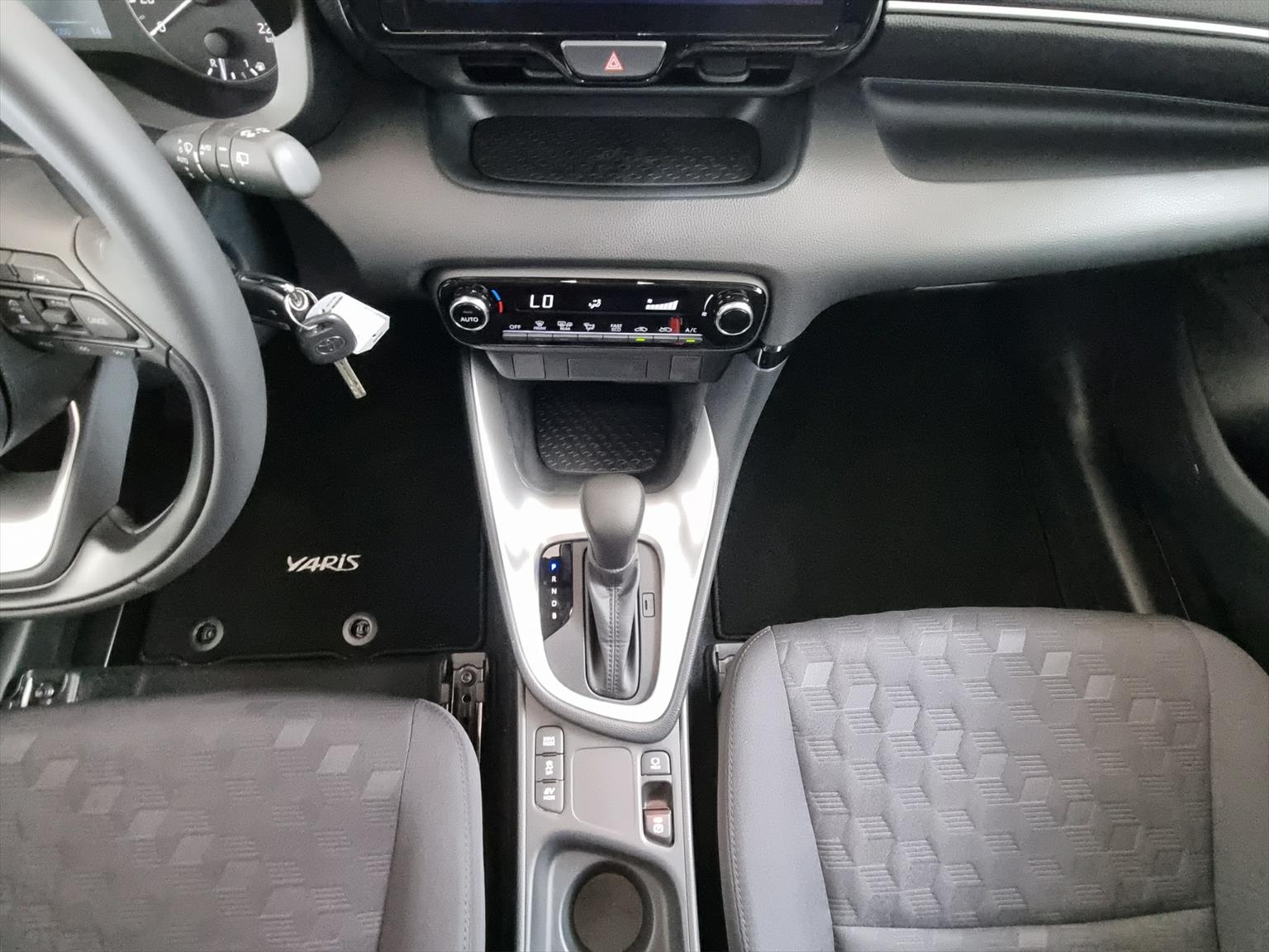 TOYOTA Yaris 1.5 Hybrid Active-image-9