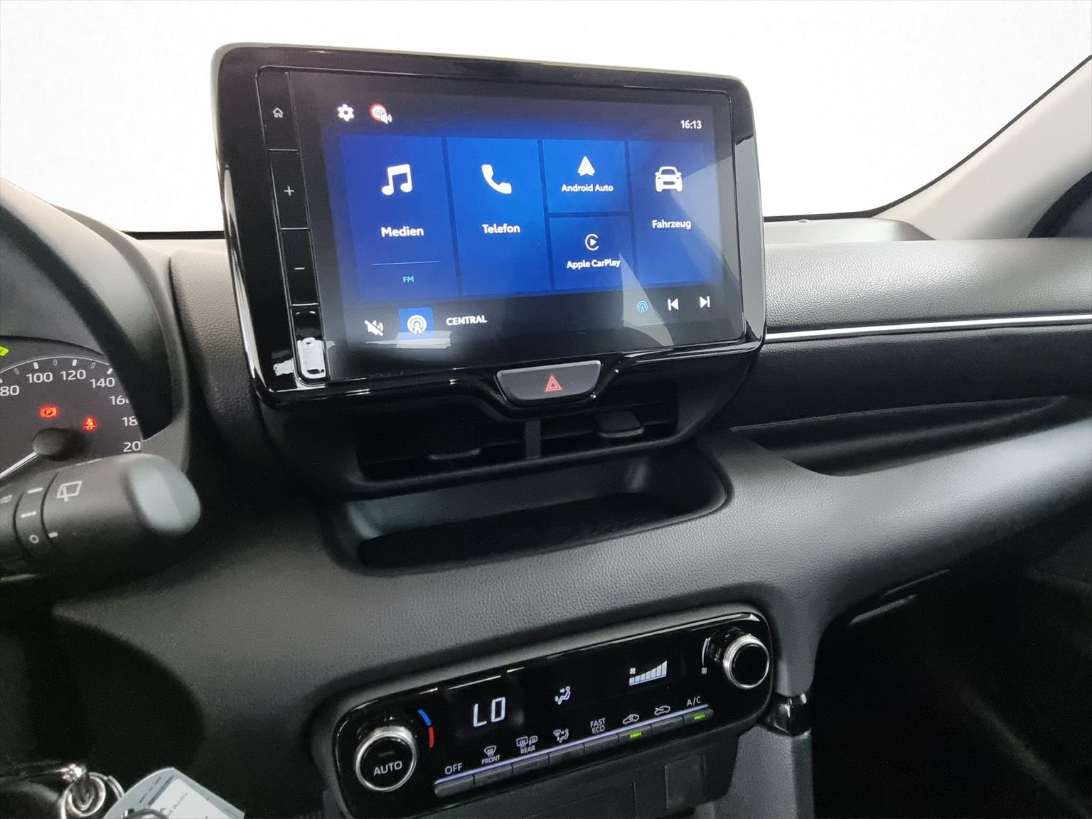 TOYOTA Yaris 1.5 Hybrid Active-image-13
