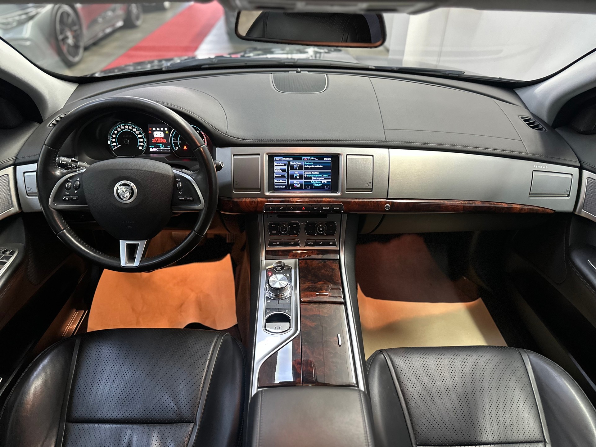 JAGUAR XF 3.0d V6 Luxury-image-10