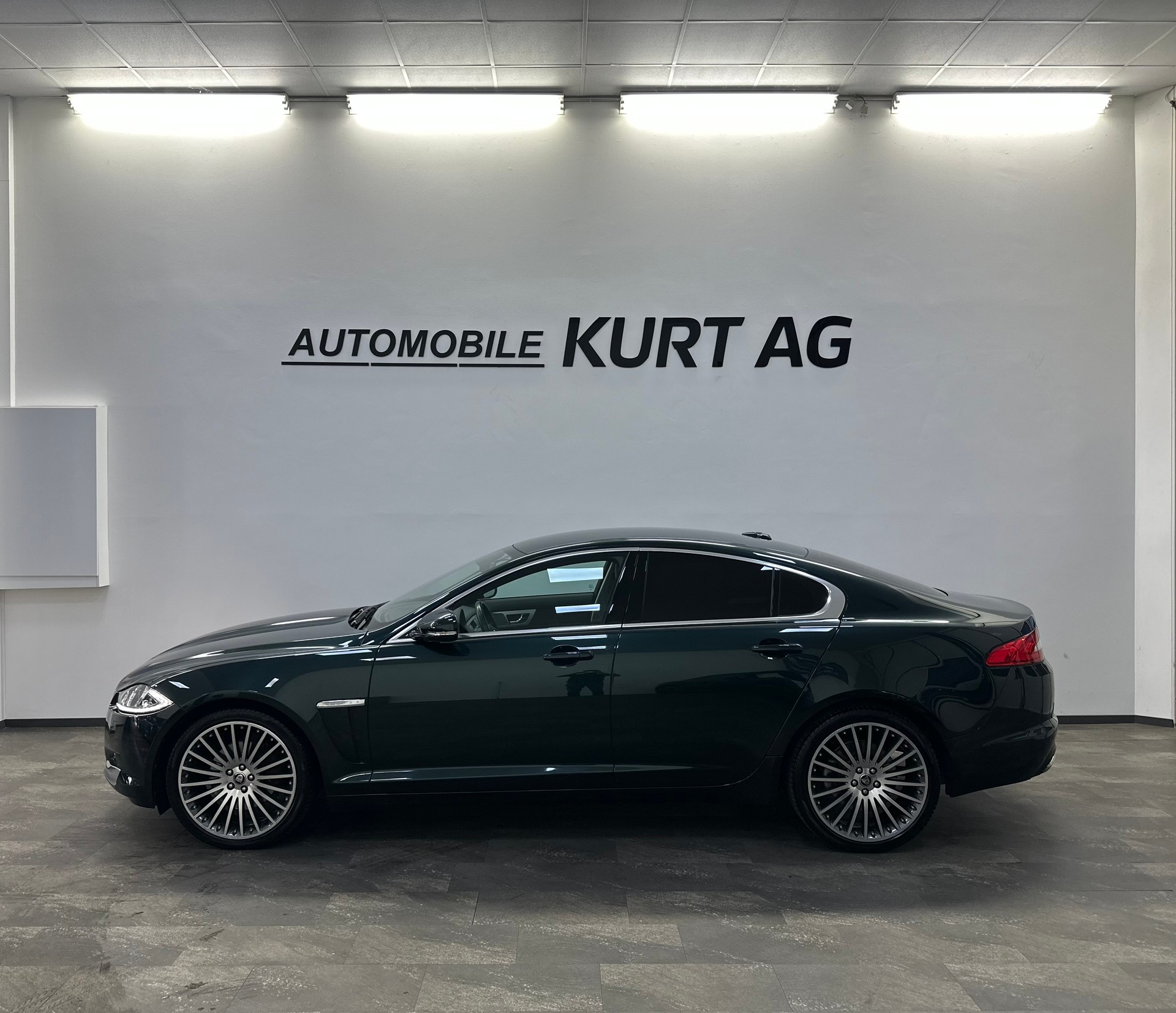 JAGUAR XF 3.0d V6 Luxury-image-2