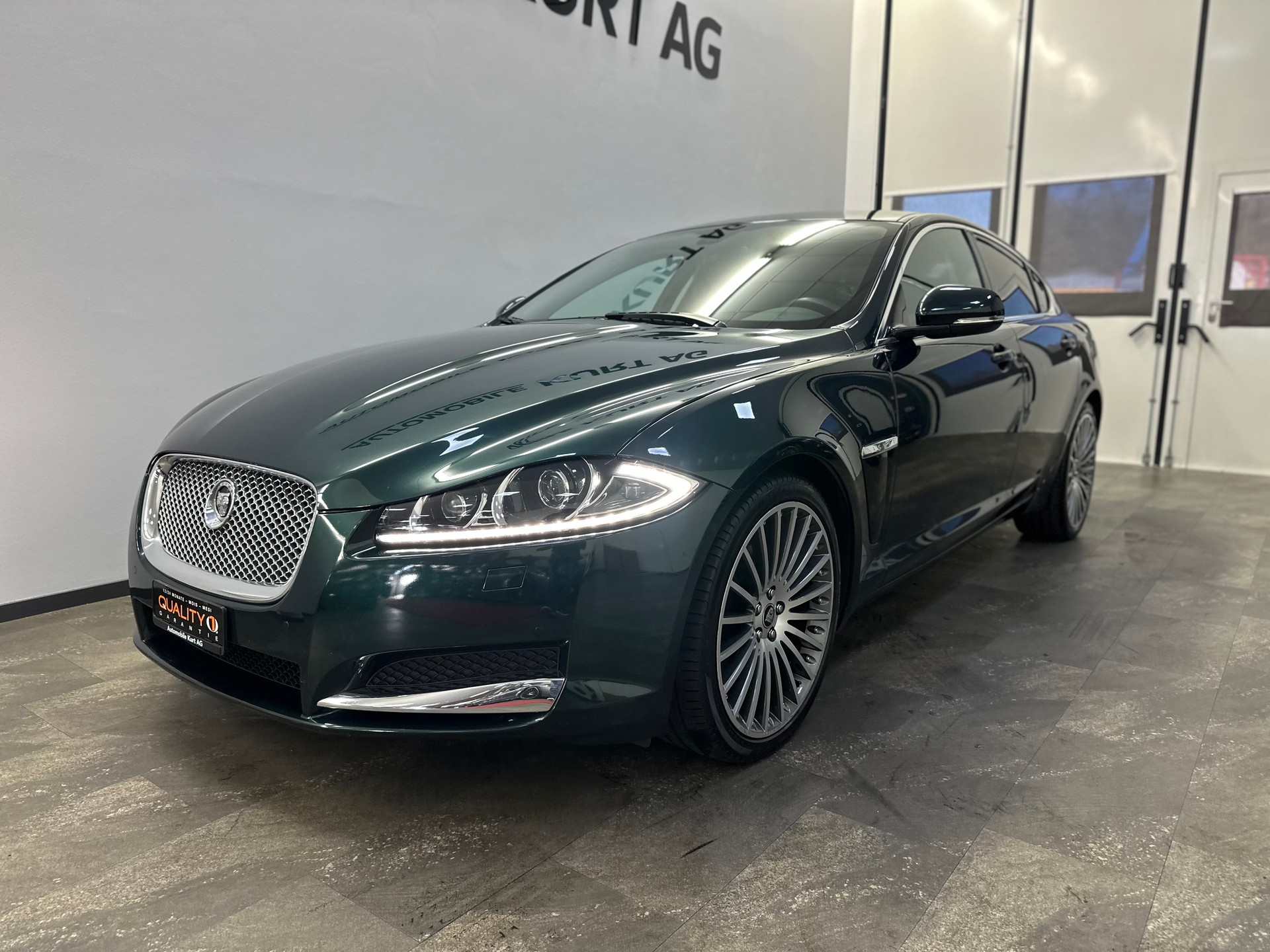JAGUAR XF 3.0d V6 Luxury-image-6