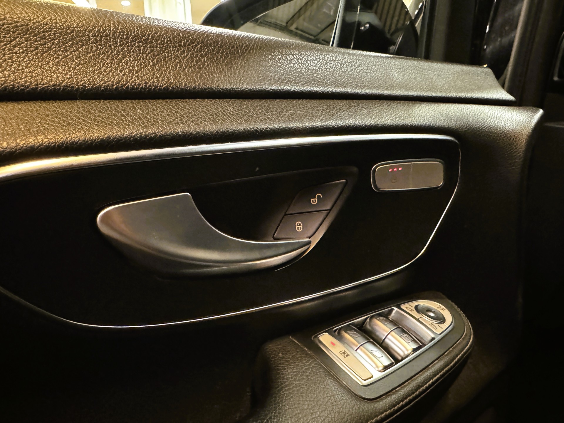 MERCEDES-BENZ V 250 d Avantgarde extralang 4M 7G-Tronic-image-9