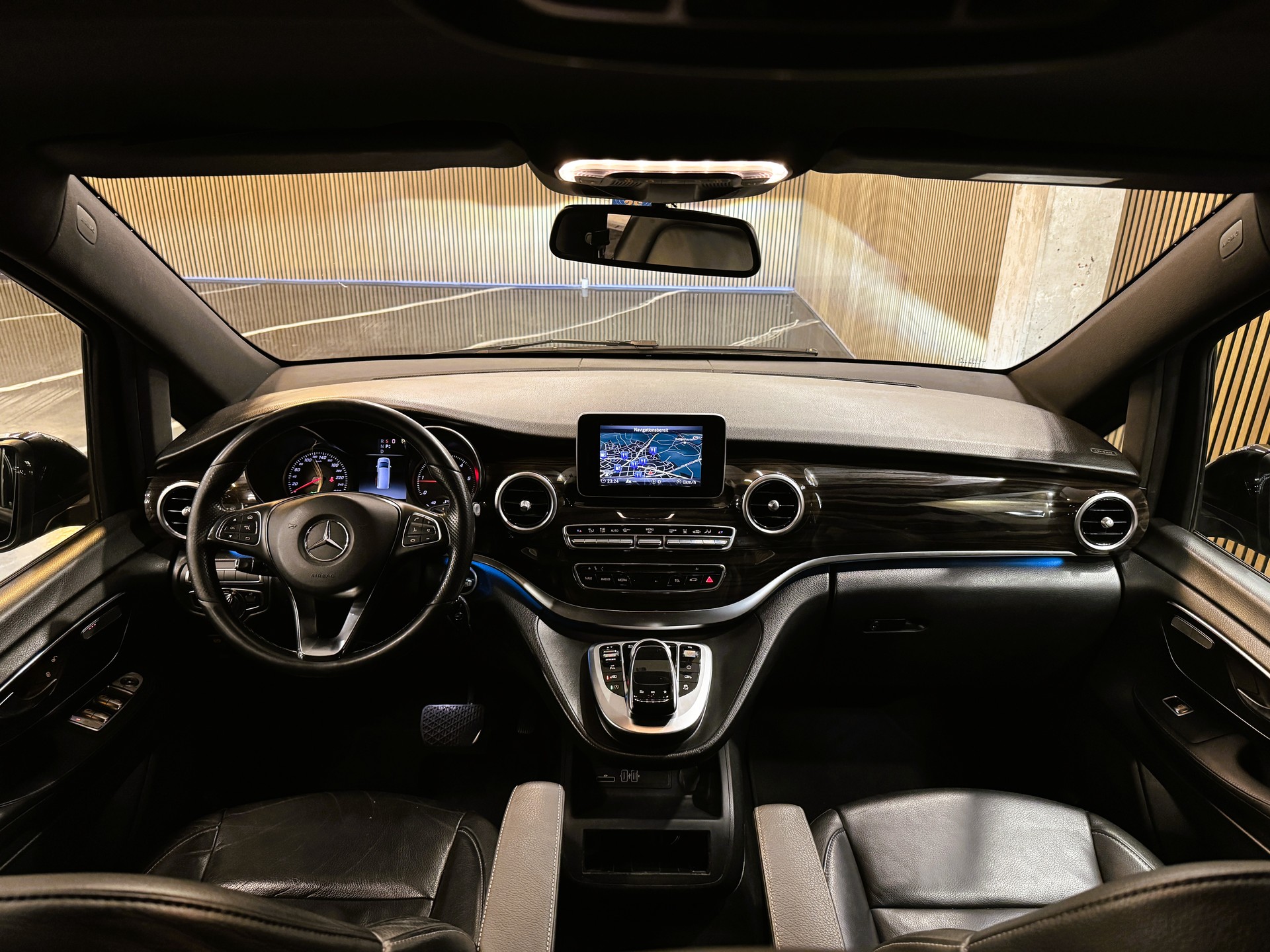 MERCEDES-BENZ V 250 d Avantgarde extralang 4M 7G-Tronic-image-15