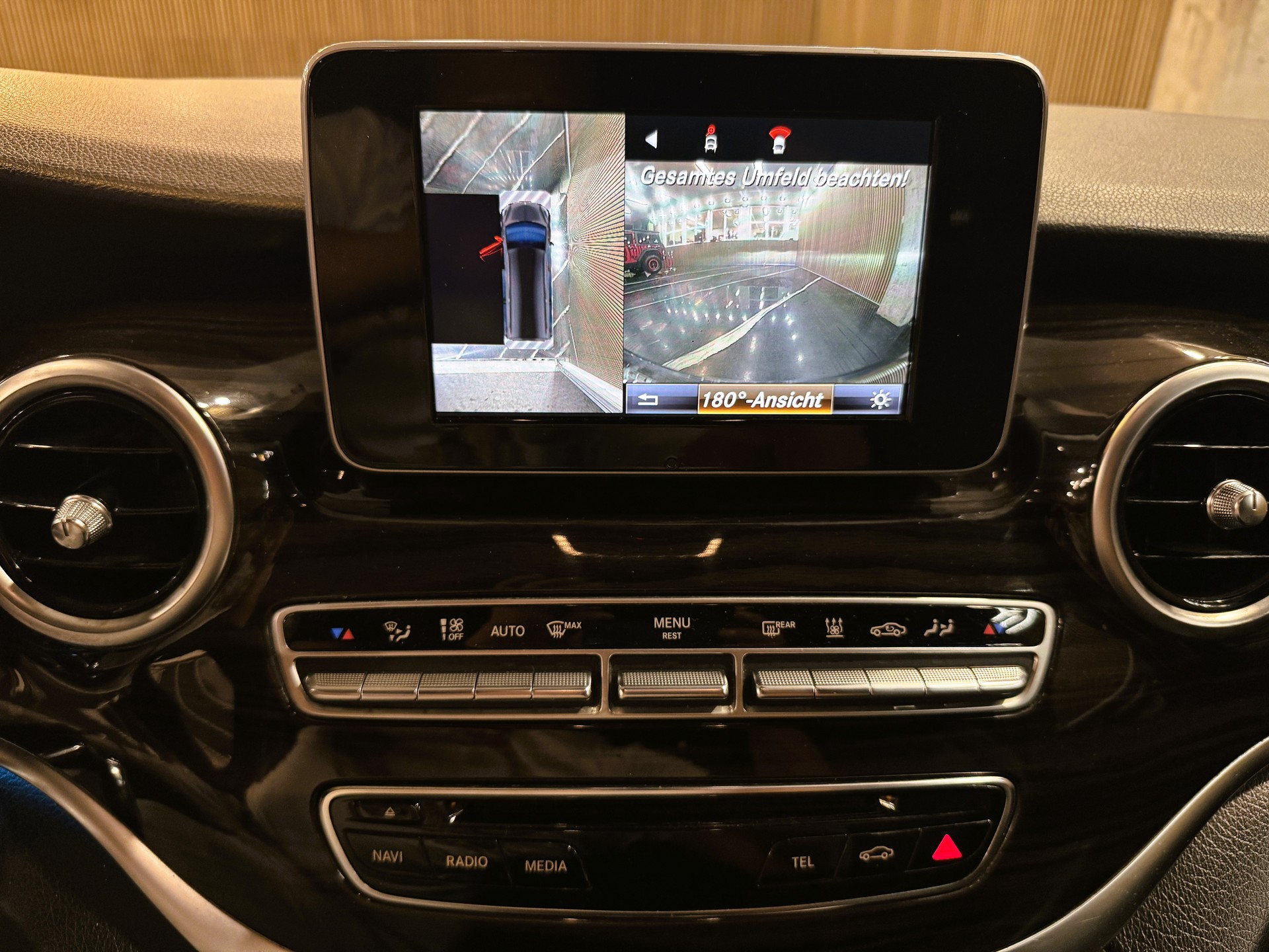 MERCEDES-BENZ V 250 d Avantgarde extralang 4M 7G-Tronic-image-14