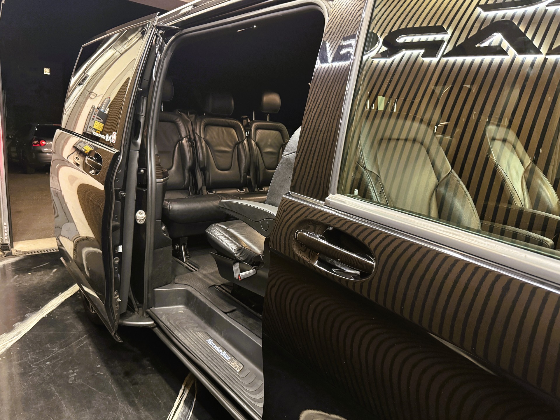 MERCEDES-BENZ V 250 d Avantgarde extralang 4M 7G-Tronic-image-18