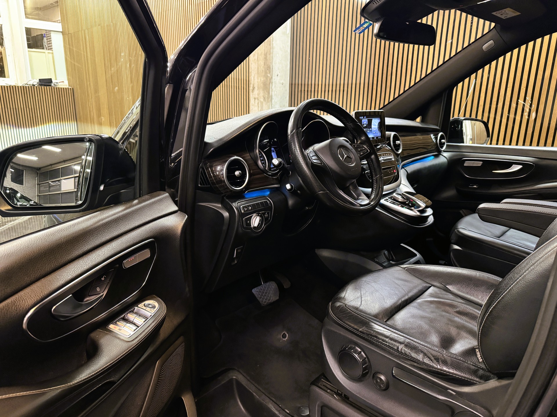 MERCEDES-BENZ V 250 d Avantgarde extralang 4M 7G-Tronic-image-8