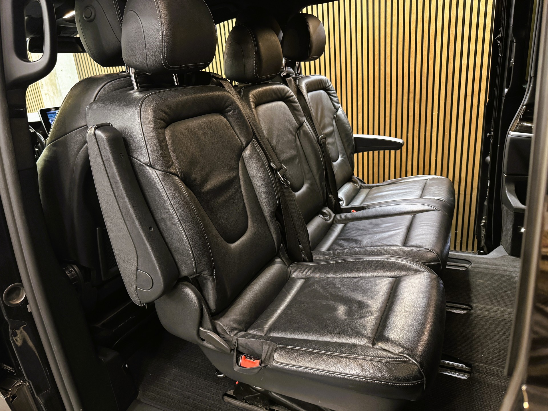 MERCEDES-BENZ V 250 d Avantgarde extralang 4M 7G-Tronic-image-17