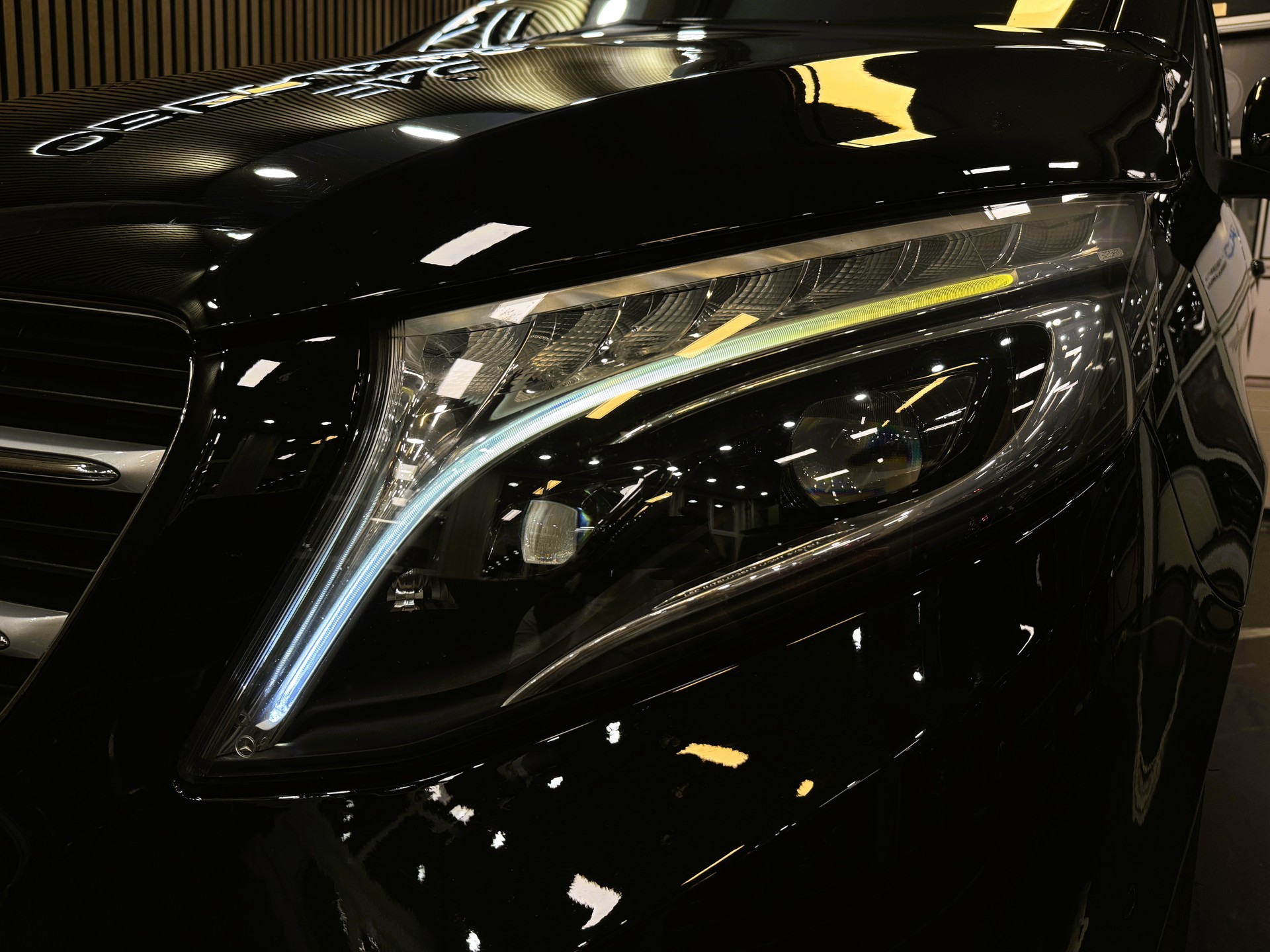 MERCEDES-BENZ V 250 d Avantgarde extralang 4M 7G-Tronic-image-2
