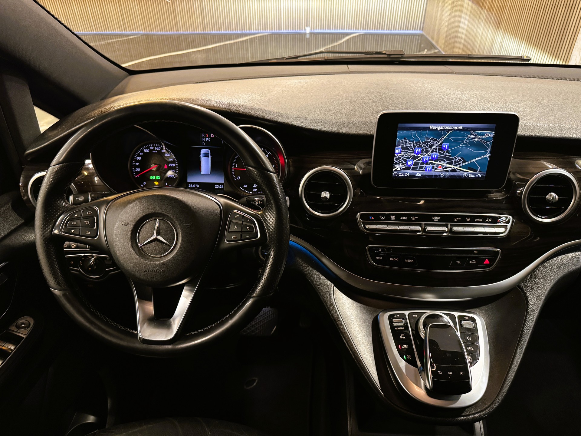 MERCEDES-BENZ V 250 d Avantgarde extralang 4M 7G-Tronic-image-12