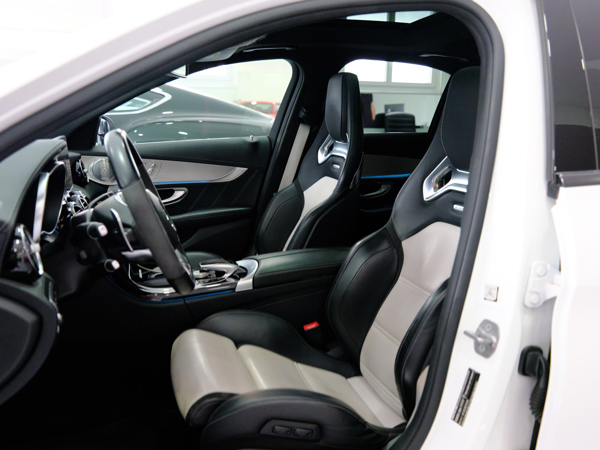 MERCEDES-BENZ C 63 S AMG Speedshift-image-10