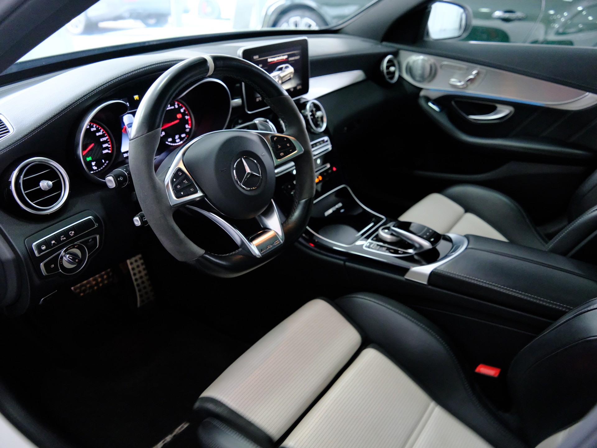 MERCEDES-BENZ C 63 S AMG Speedshift-image-9