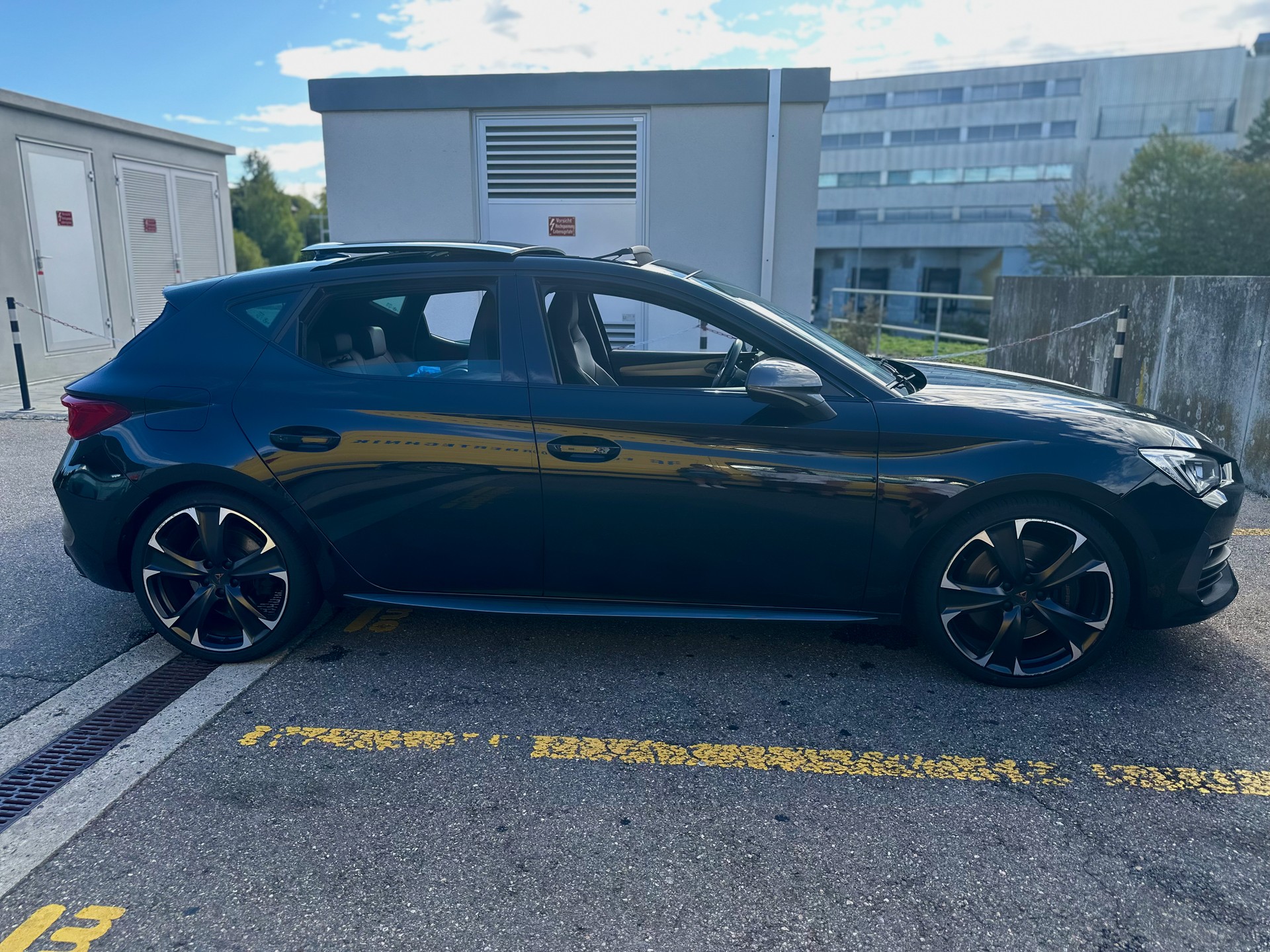 CUPRA 2.0 TSI 300 VZ DSG-image-2