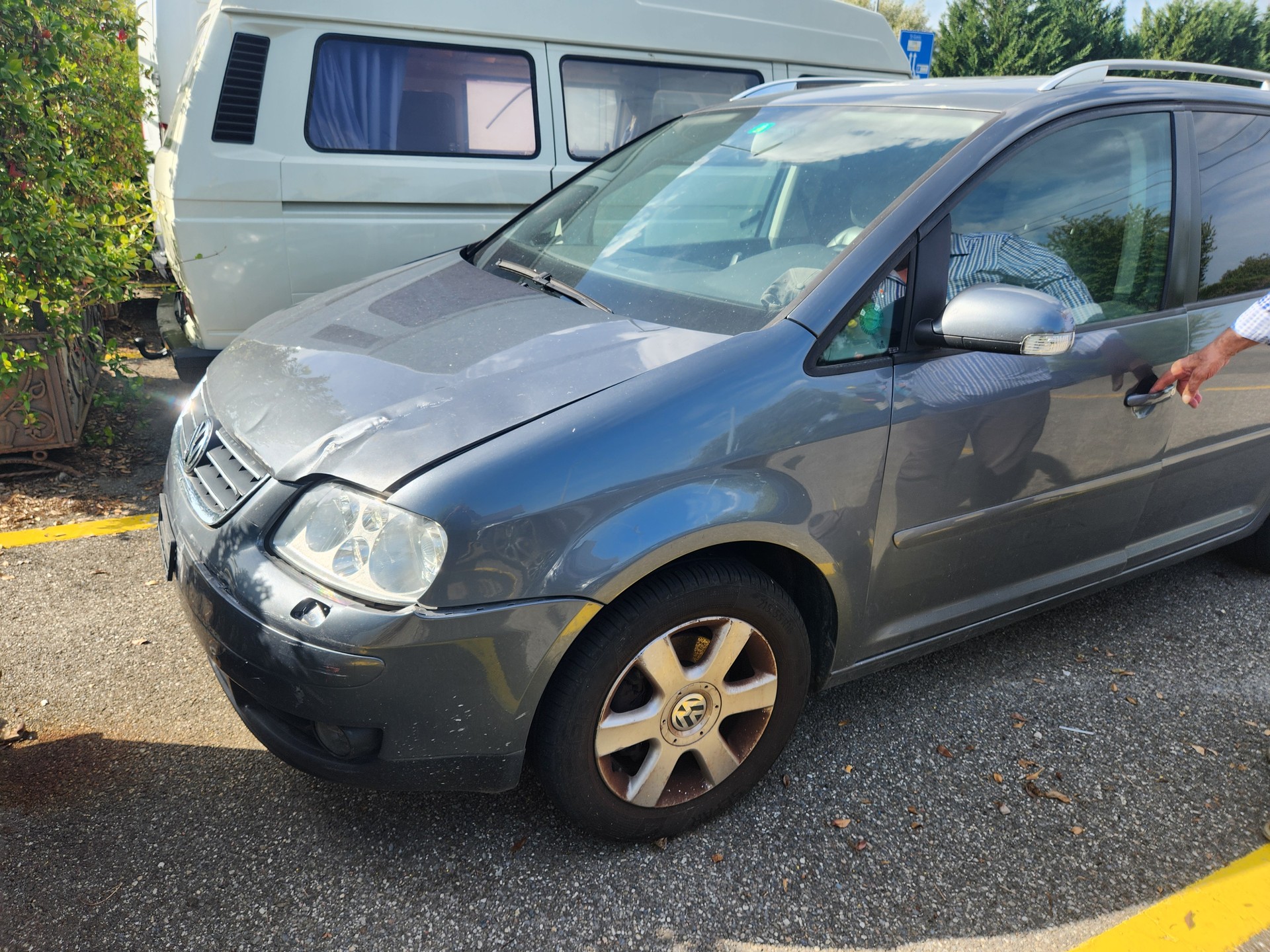 VW Touran 1.9 TDI Trendline-image-2