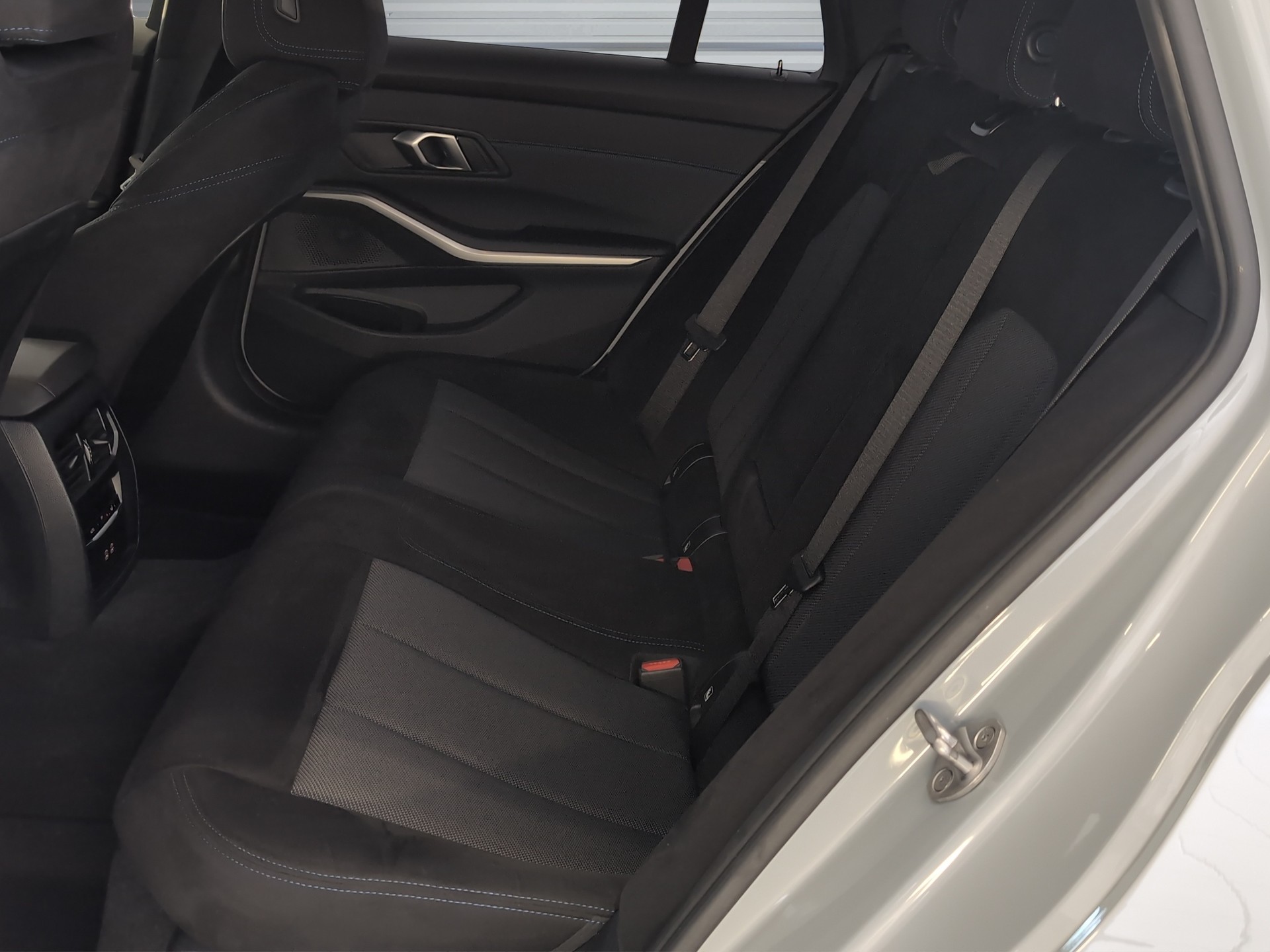 BMW 330i Touring xDrive Steptronic M Sport-image-10