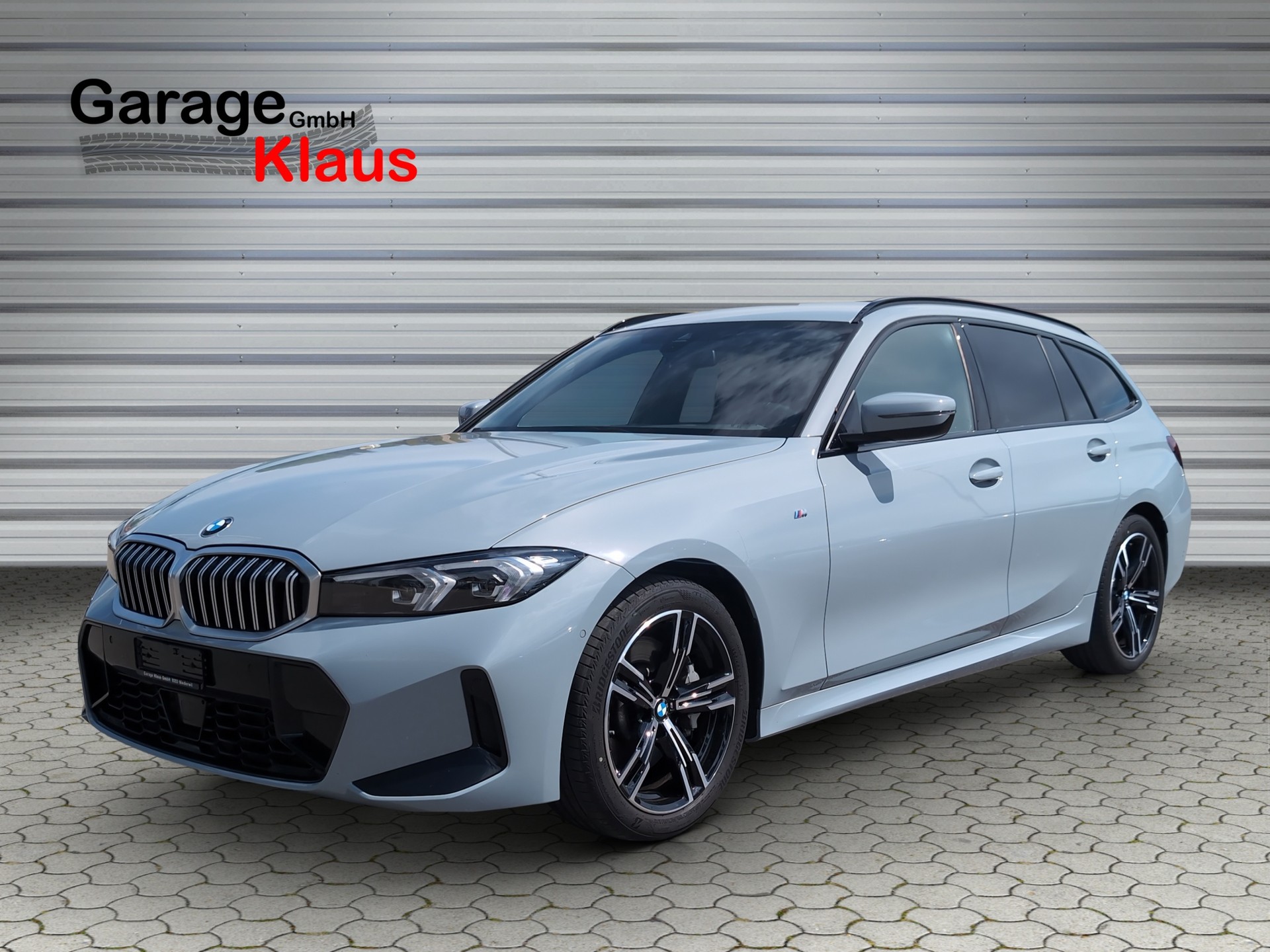 BMW 330i Touring xDrive Steptronic M Sport-image-0