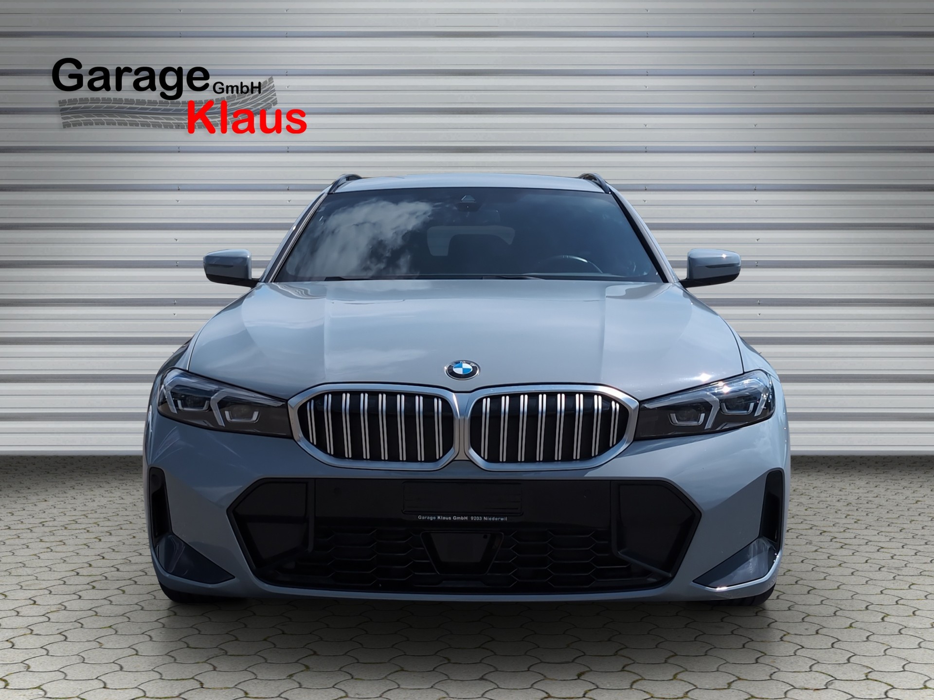 BMW 330i Touring xDrive Steptronic M Sport-image-1