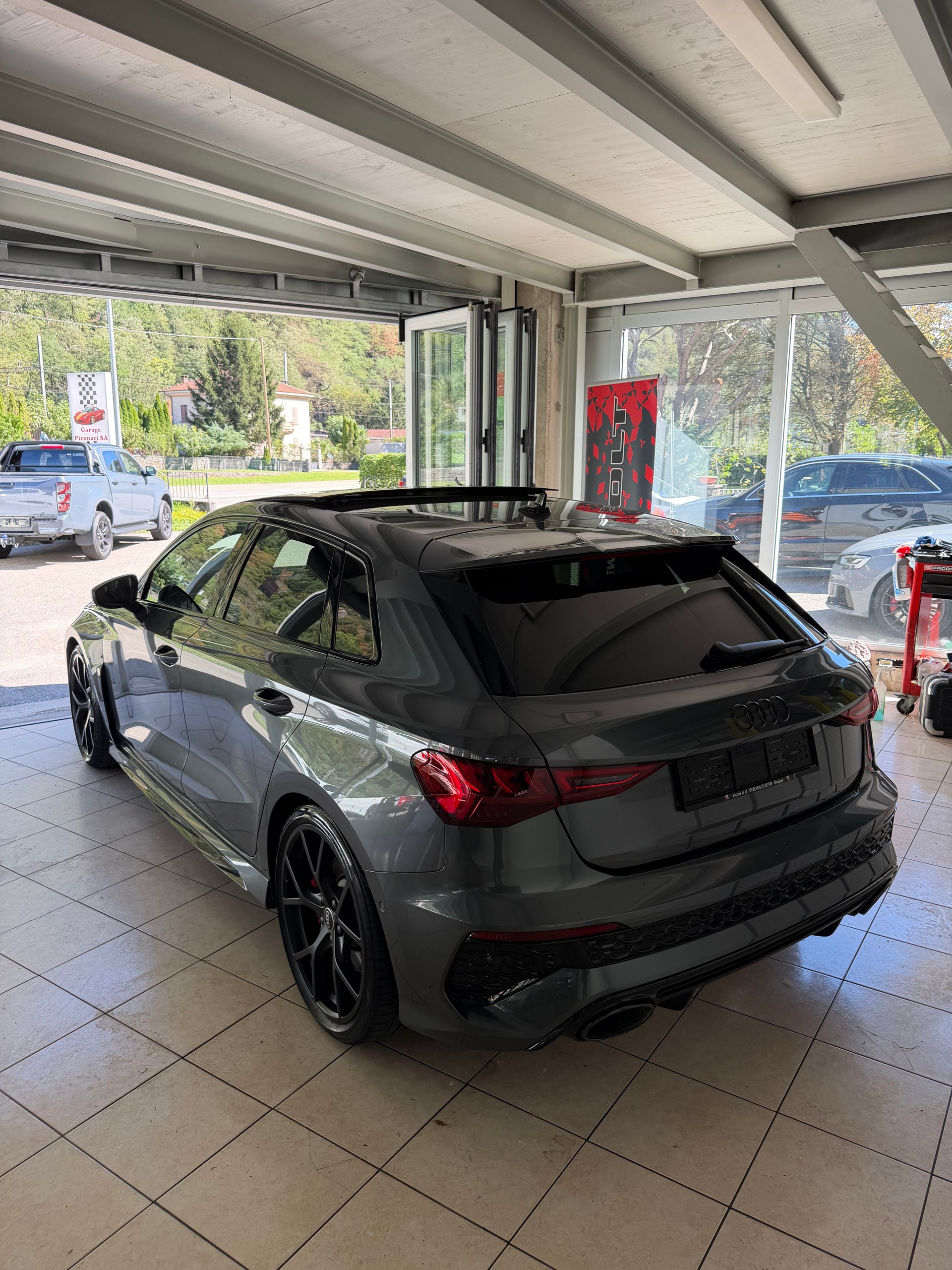 AUDI RS3 Sportback 2.5 TSI quattro S-tronic-image-4