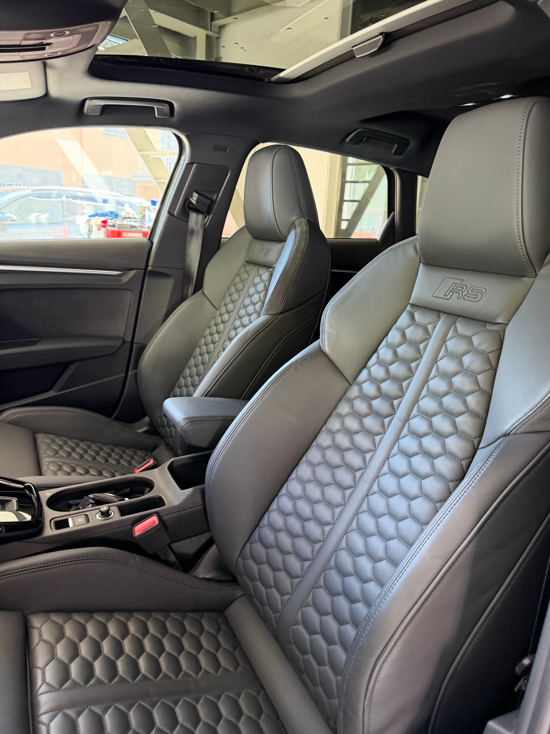 AUDI RS3 Sportback 2.5 TSI quattro S-tronic-image-10