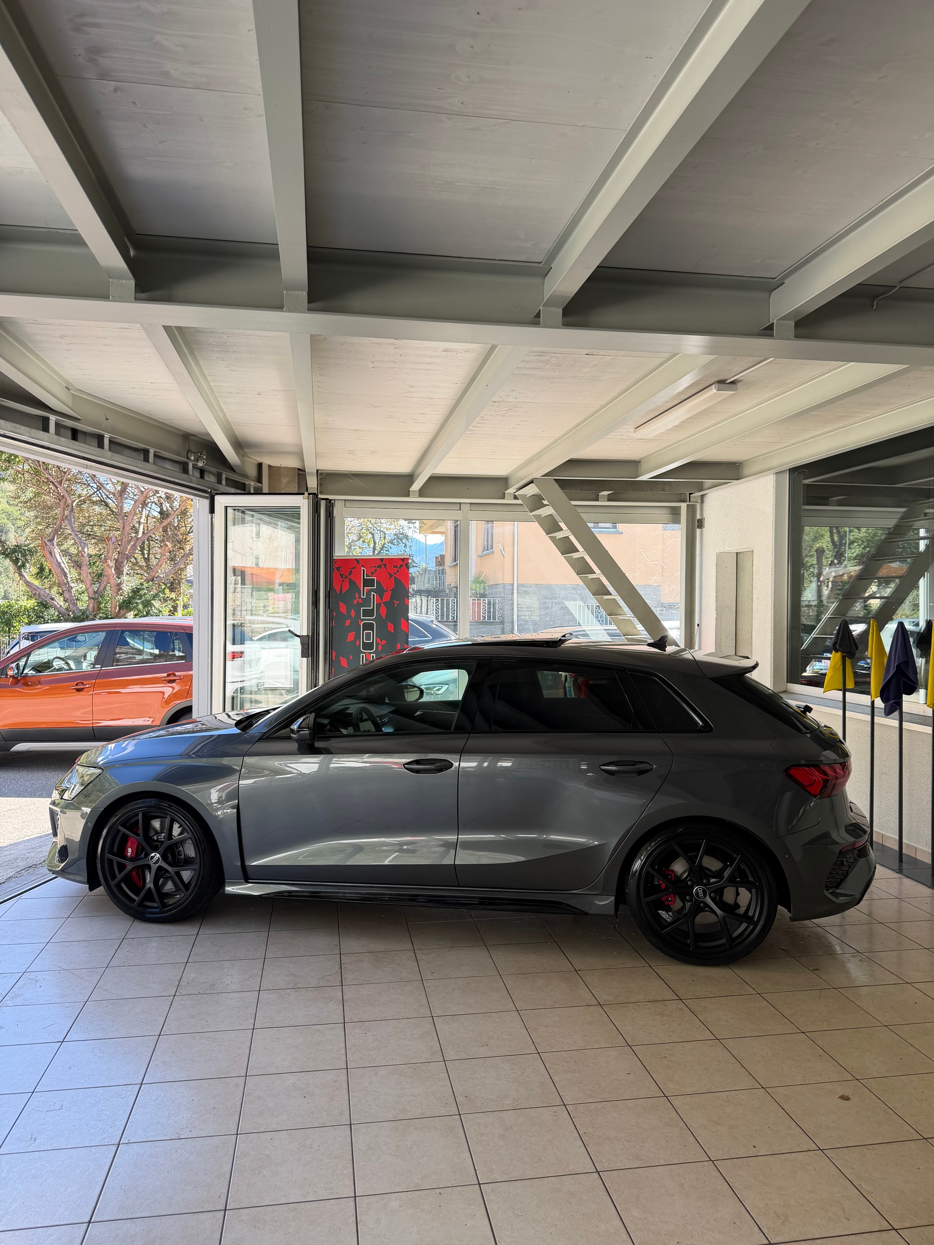 AUDI RS3 Sportback 2.5 TSI quattro S-tronic-image-2