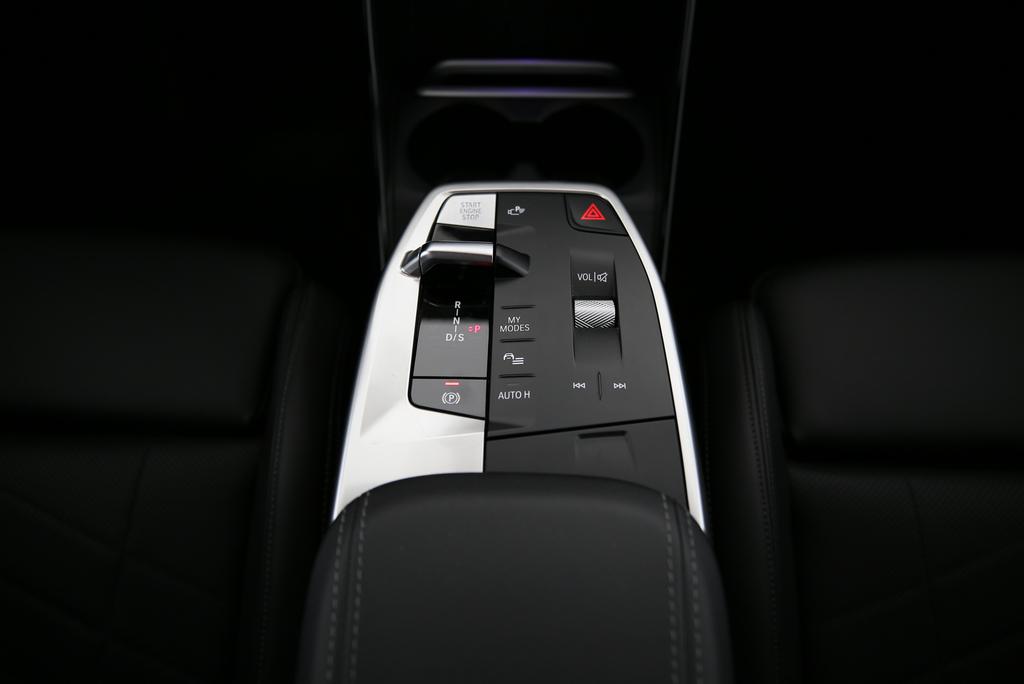 BMW 223d xDrive Active Tourer-image-9