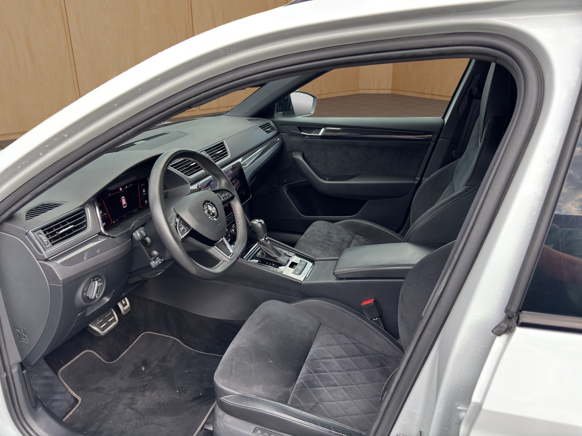 SKODA Superb Combi 2.0 TSI SportLine+ DSG 4x4-image-6