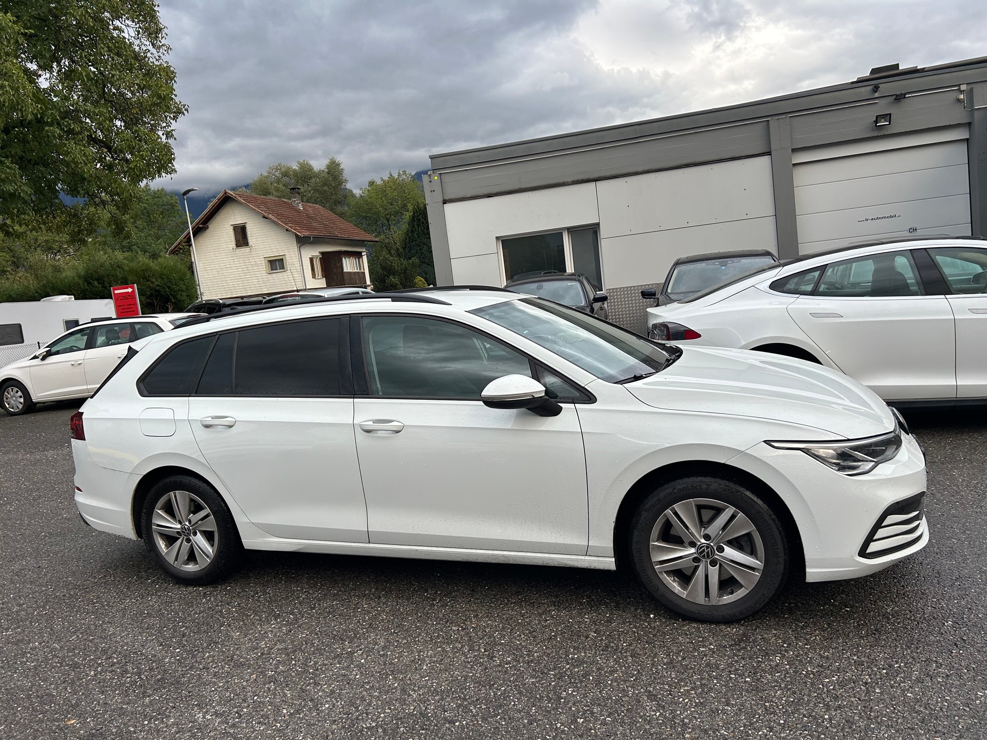 VW Golf Variant 2.0 TDI Life DSG 4Motion-image-12