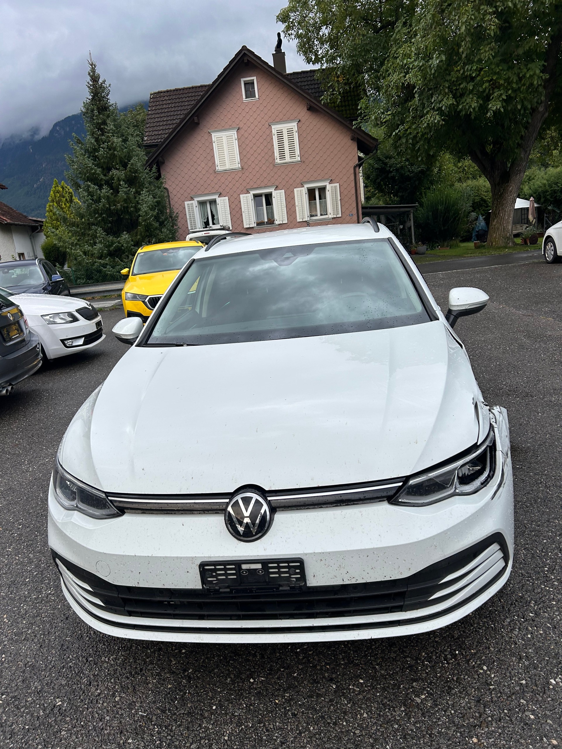 VW Golf Variant 2.0 TDI Life DSG 4Motion-image-1
