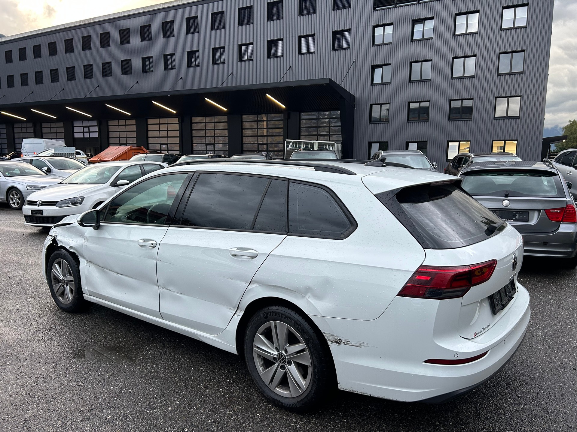VW Golf Variant 2.0 TDI Life DSG 4Motion-image-4