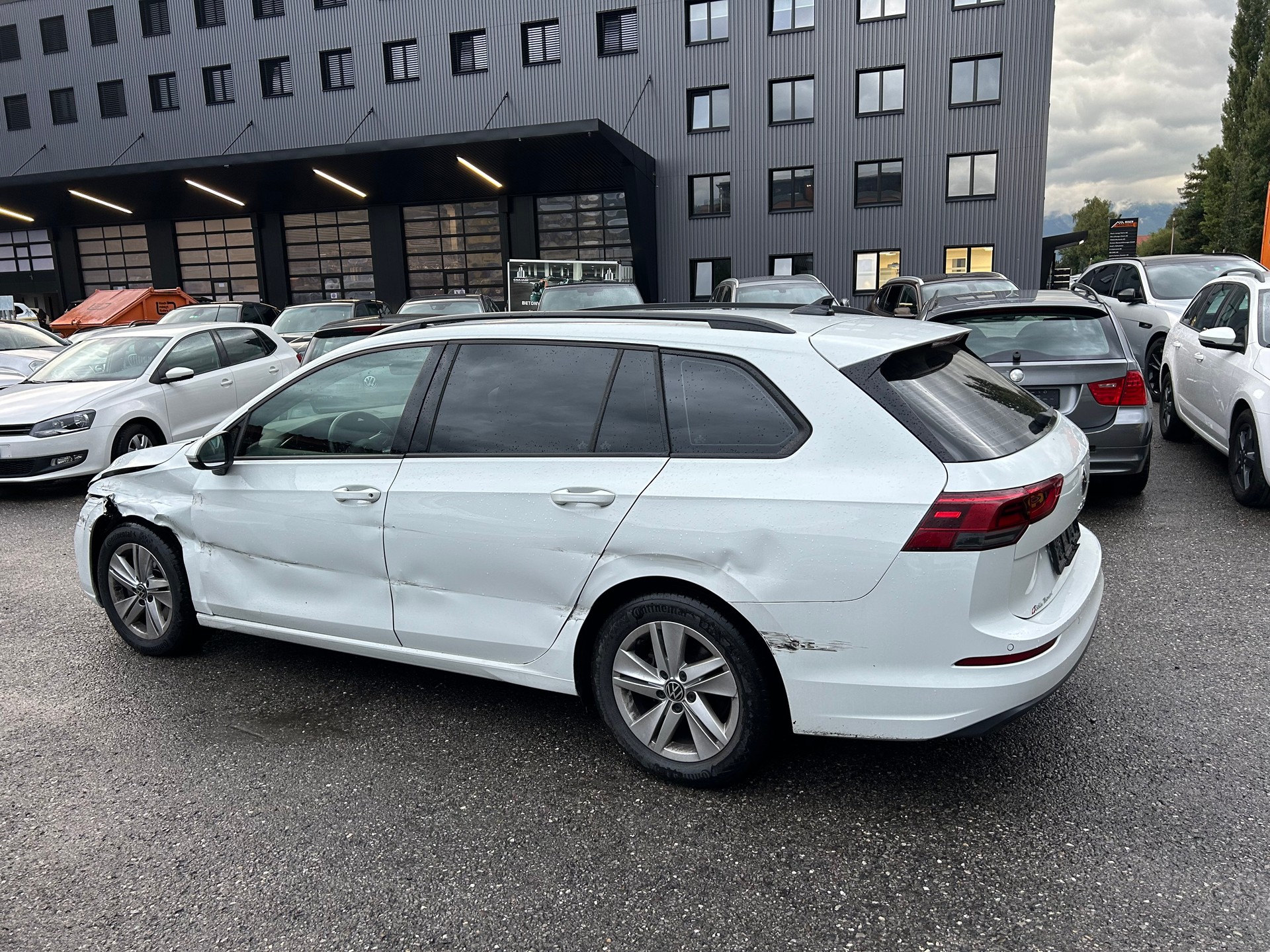 VW Golf Variant 2.0 TDI Life DSG 4Motion-image-8