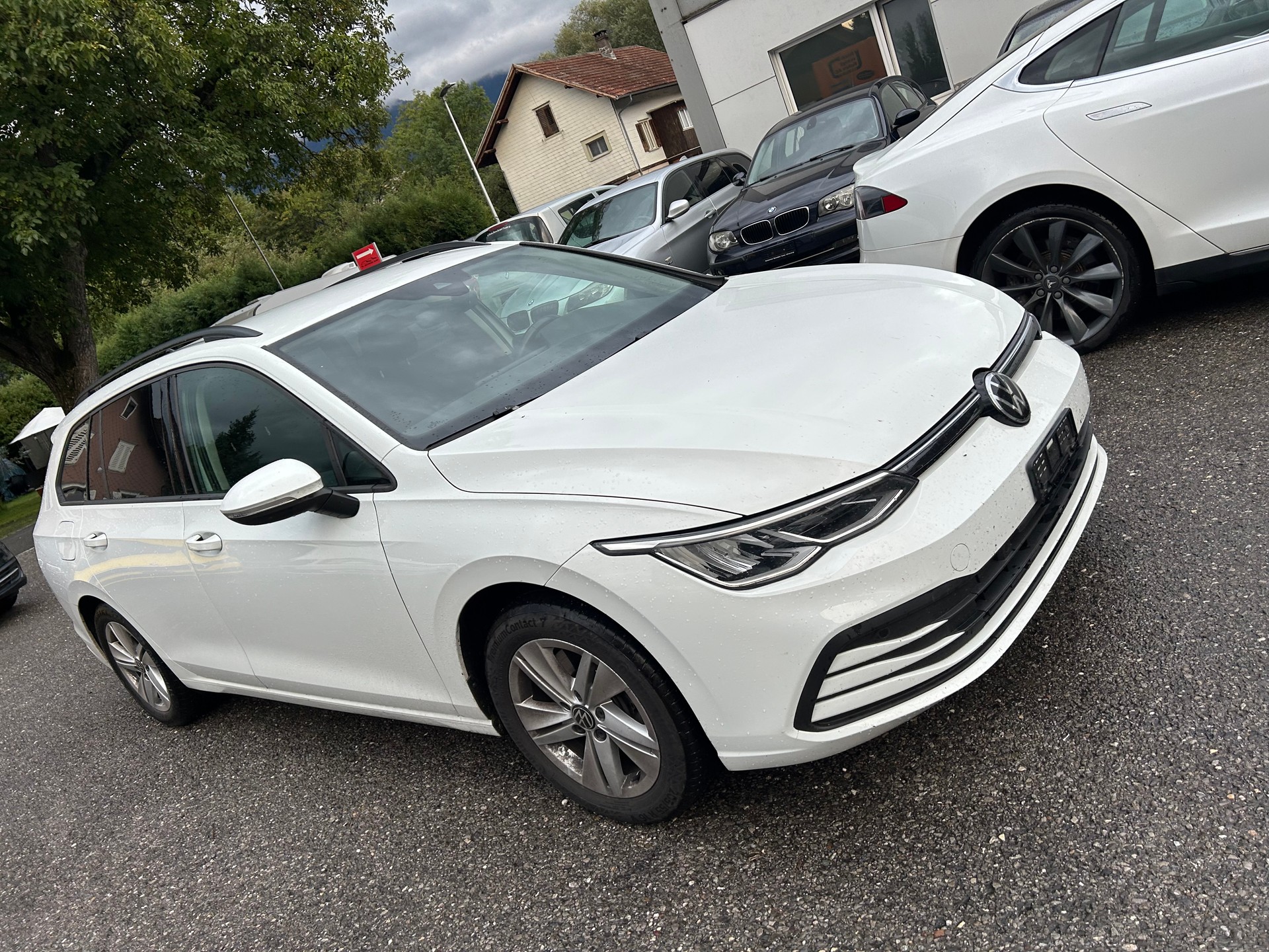 VW Golf Variant 2.0 TDI Life DSG 4Motion-image-11