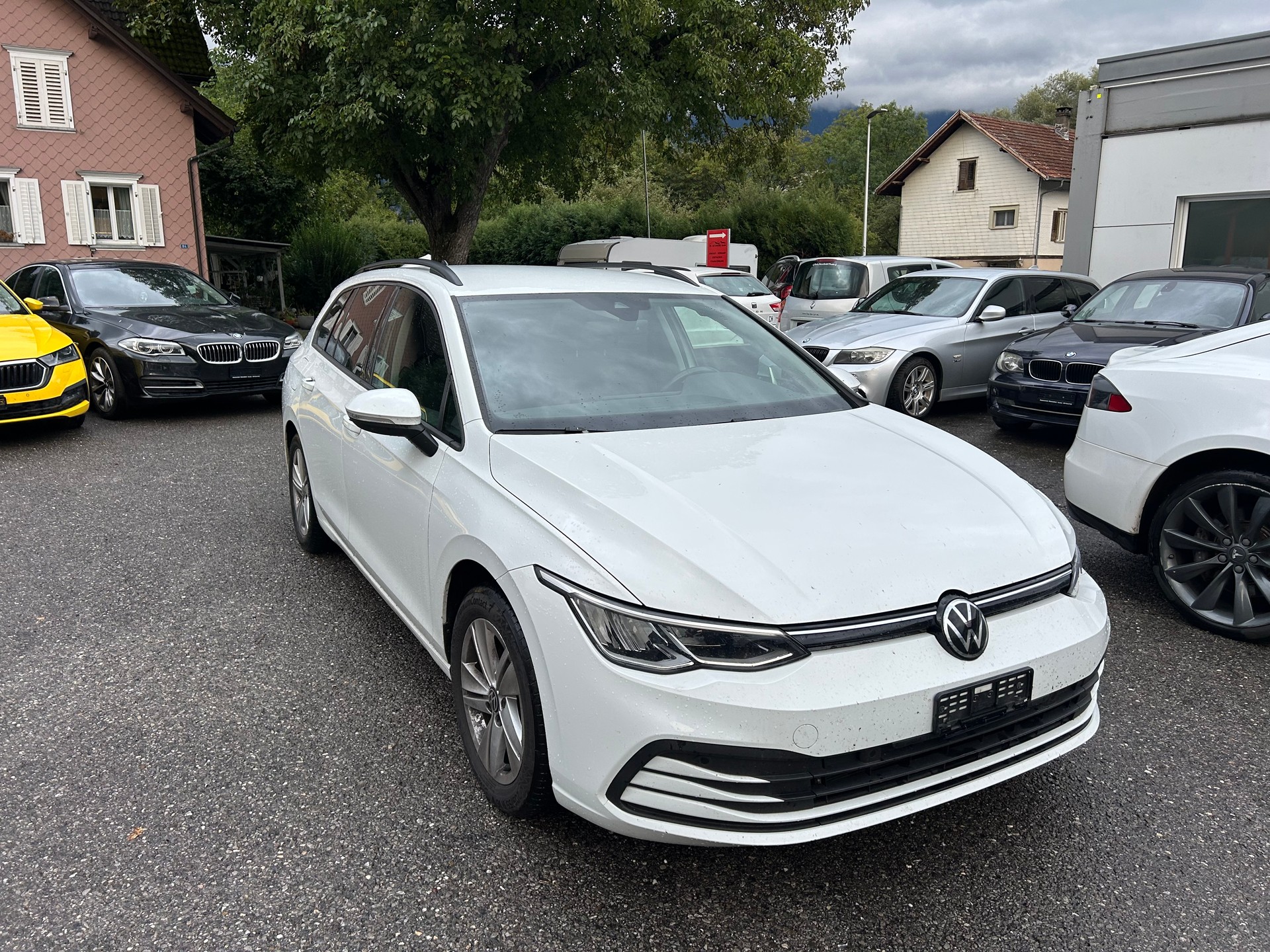 VW Golf Variant 2.0 TDI Life DSG 4Motion-image-2