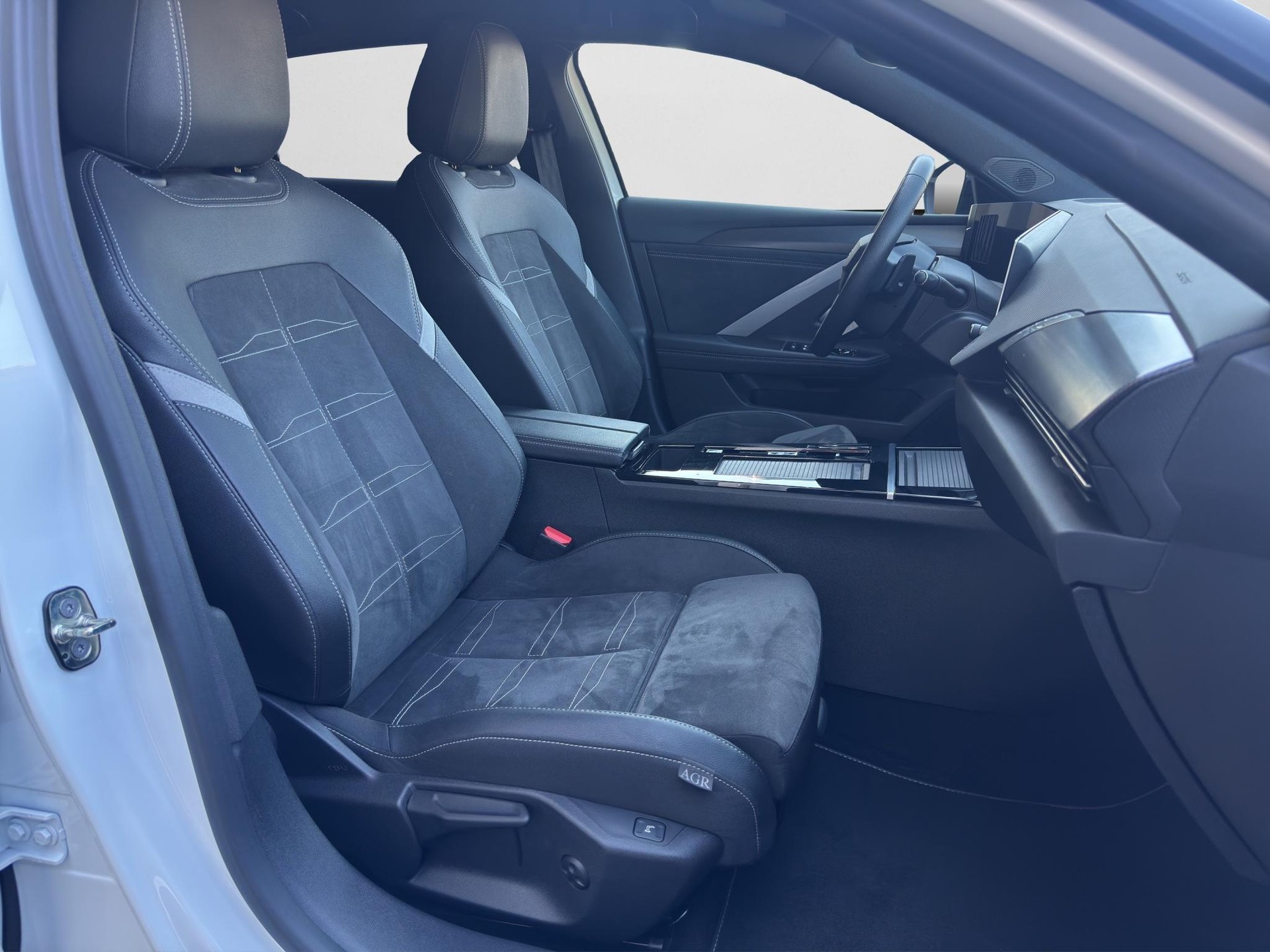 OPEL Astra 1.6 T PHEV 180 Swiss Plus-image-10