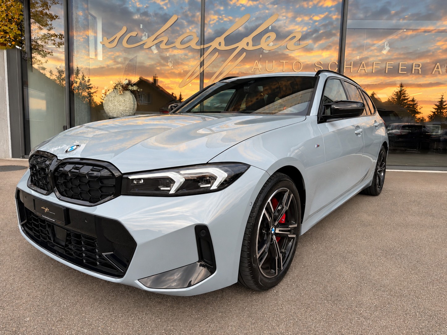 BMW M340i xDrive 48V Touring Steptronic M Sport Pro-showroom-element-1
