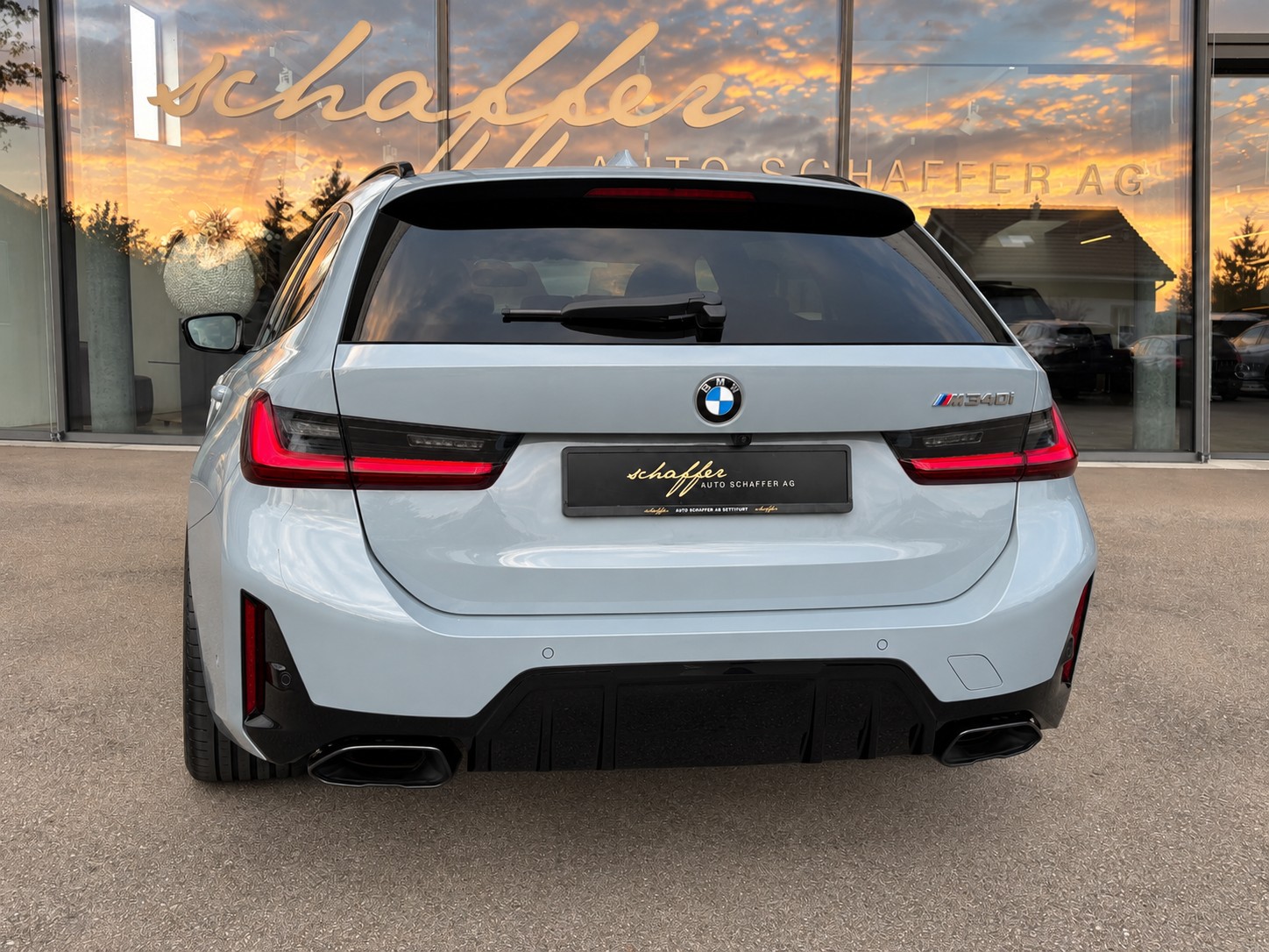 BMW M340i xDrive 48V Touring Steptronic M Sport Pro-showroom-element-2