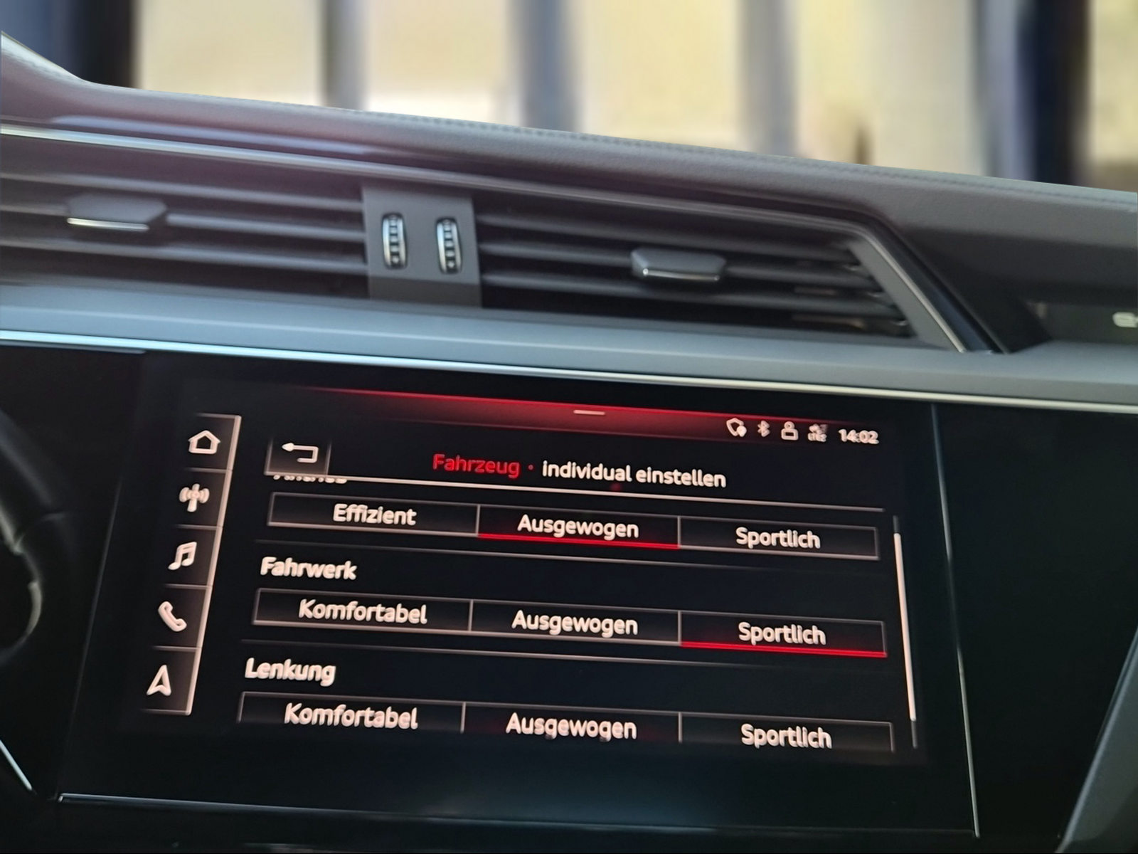 AUDI e-tron 55 Advanced quattro Mythosschwar Metallic-image-13