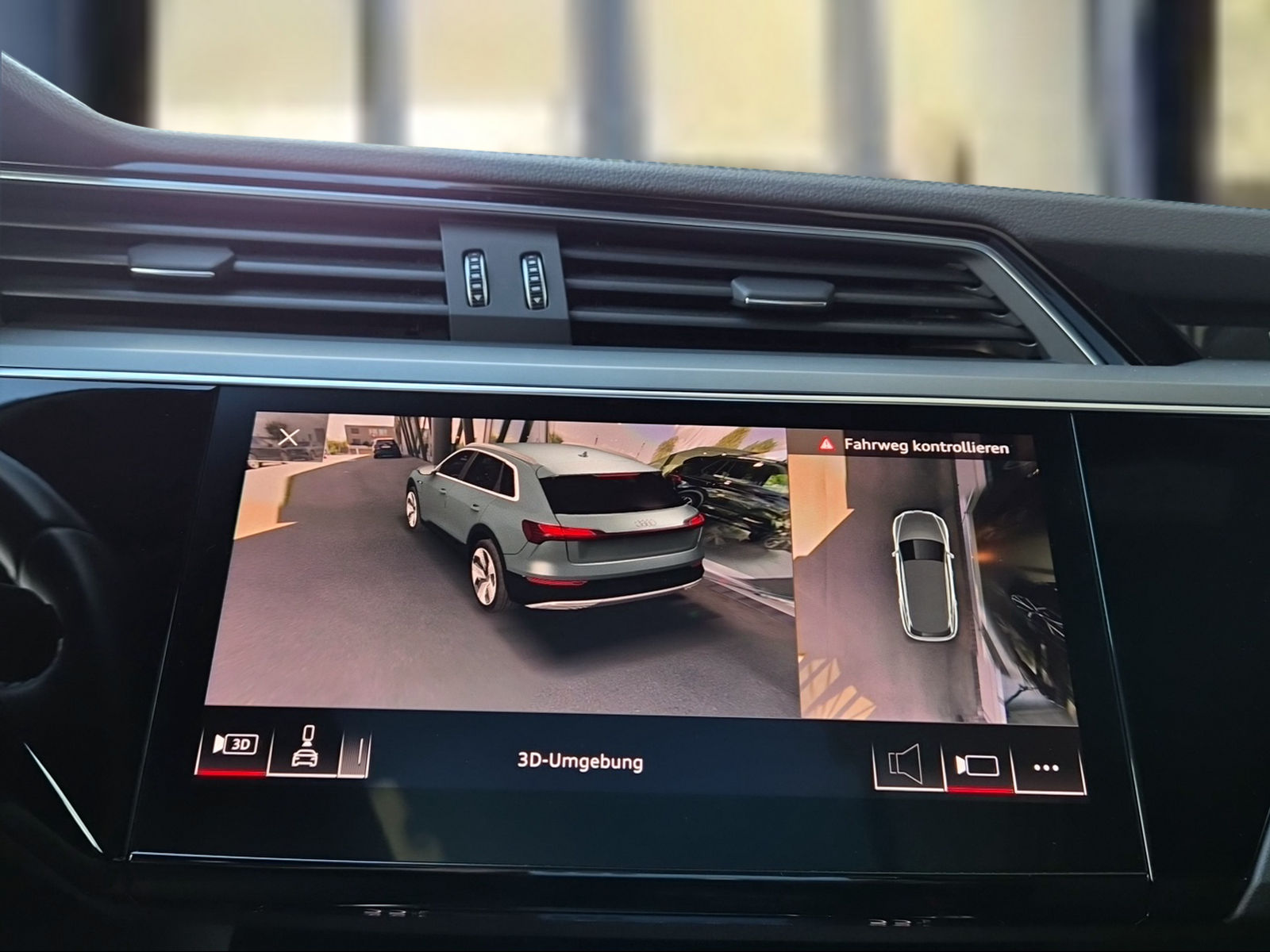 AUDI e-tron 55 Advanced quattro Mythosschwar Metallic-image-12