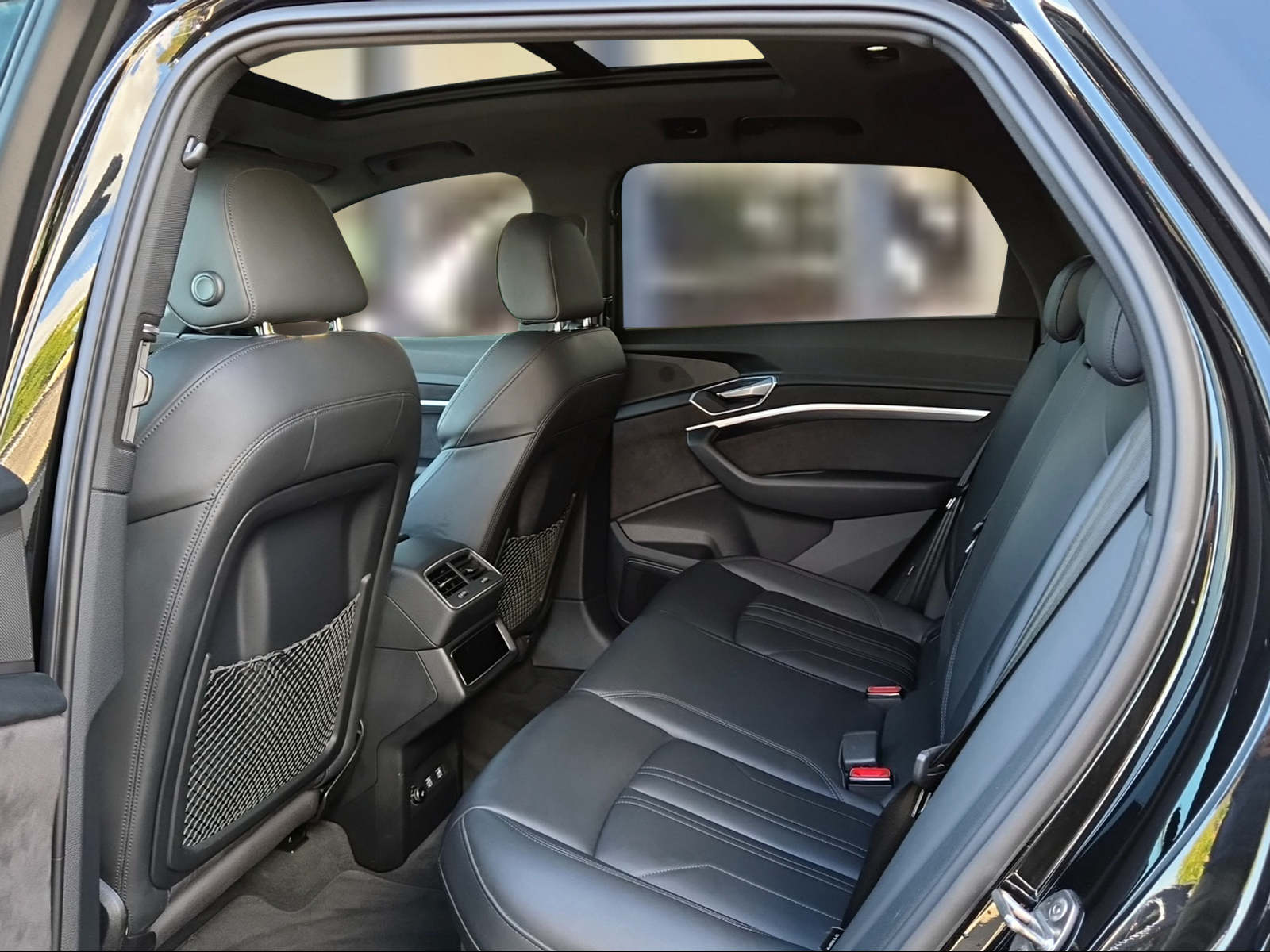 AUDI e-tron 55 Advanced quattro Mythosschwar Metallic-image-9