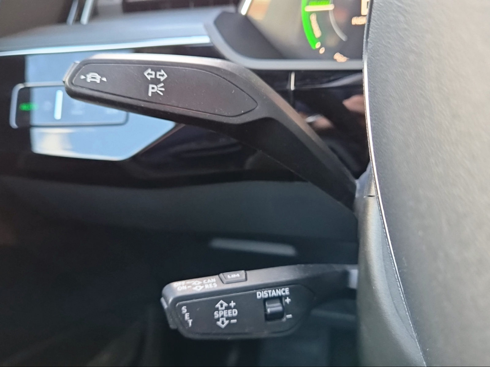 AUDI e-tron 55 Advanced quattro Mythosschwar Metallic-image-15