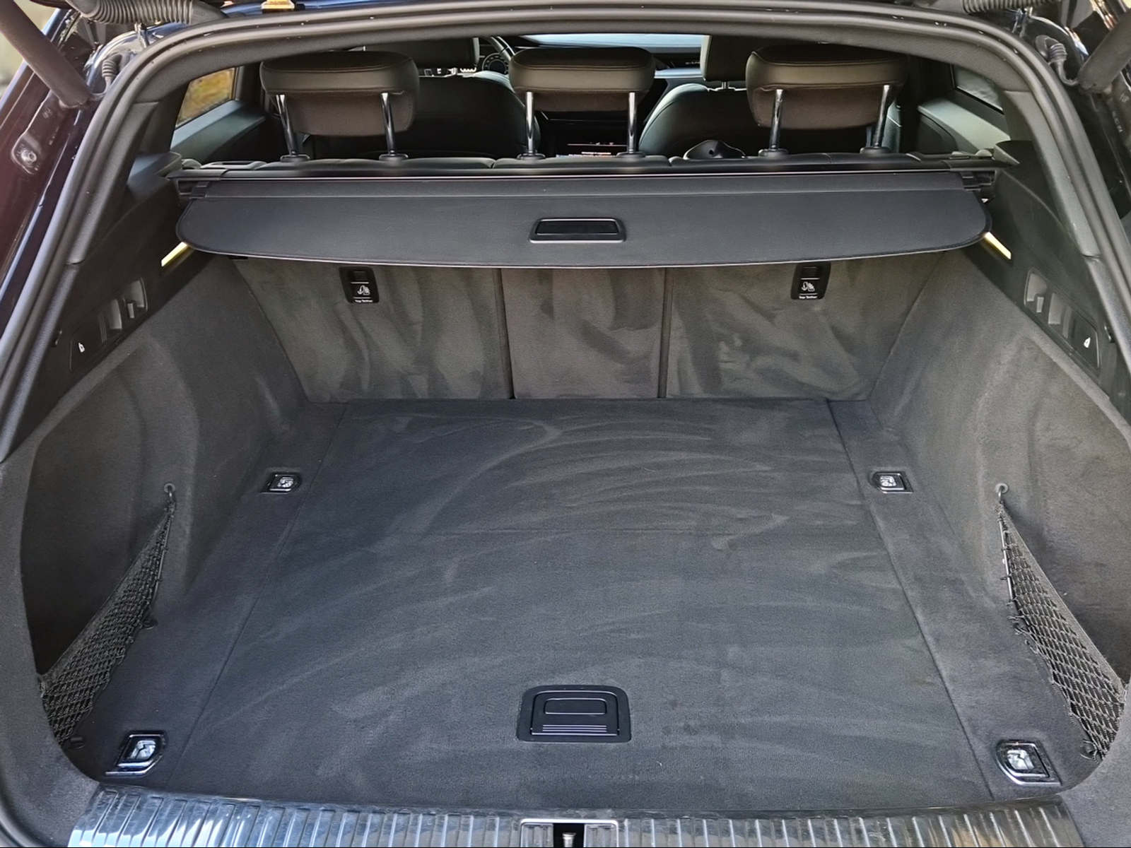 AUDI e-tron 55 Advanced quattro Mythosschwar Metallic-image-5