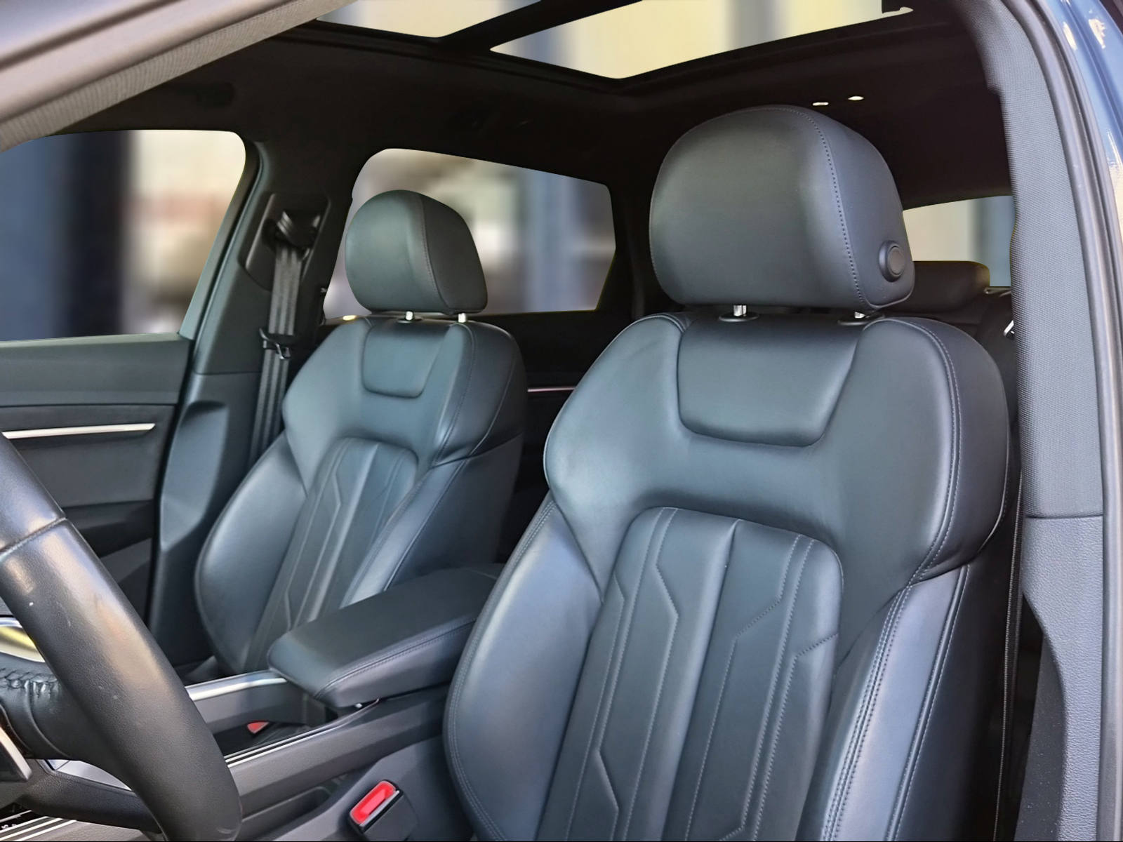 AUDI e-tron 55 Advanced quattro Mythosschwar Metallic-image-7