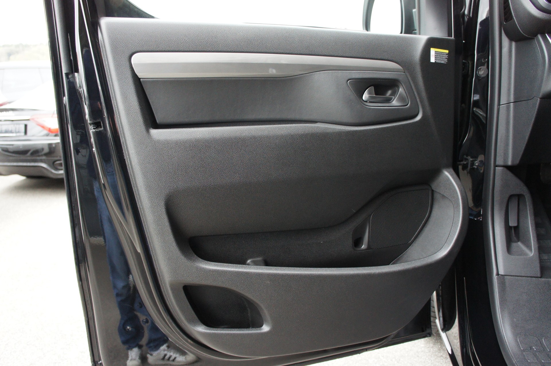 PEUGEOT Traveller 2.0 BlueHDi Business Standard EAT8-image-13