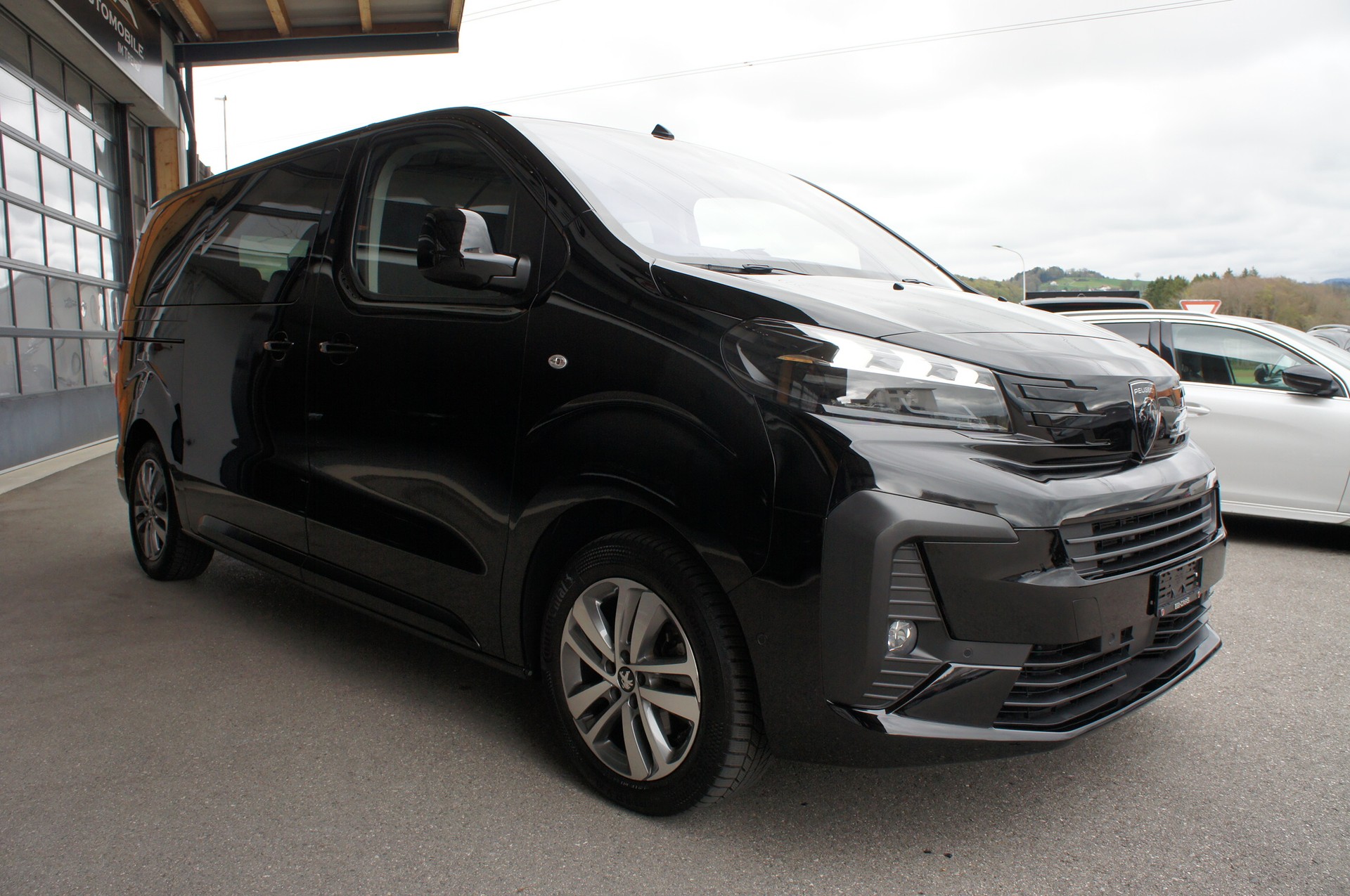 PEUGEOT Traveller 2.0 BlueHDi Business Standard EAT8-image-6