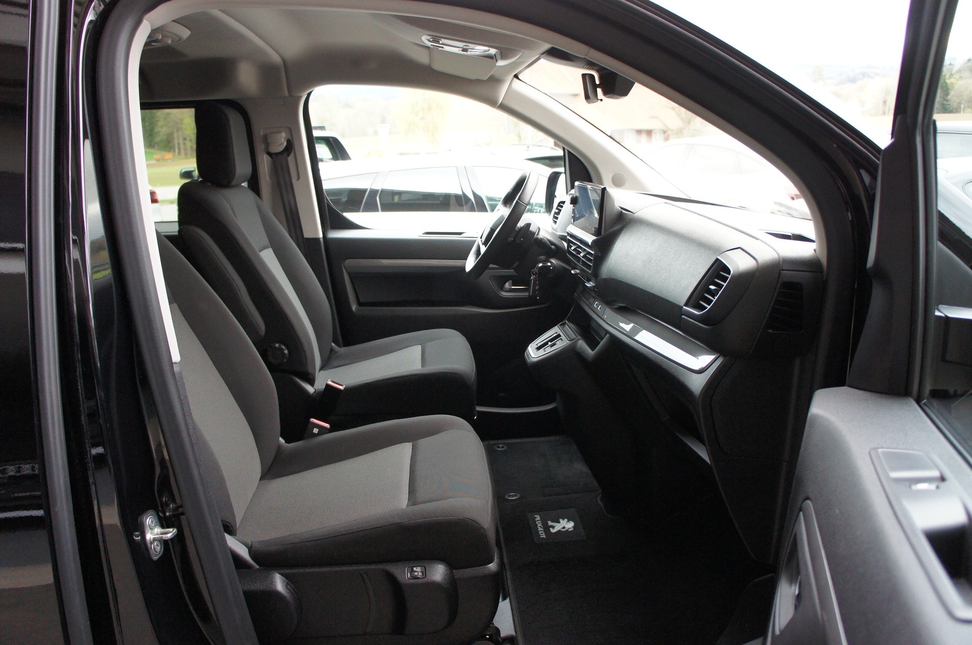 PEUGEOT Traveller 2.0 BlueHDi Business Standard EAT8-image-8