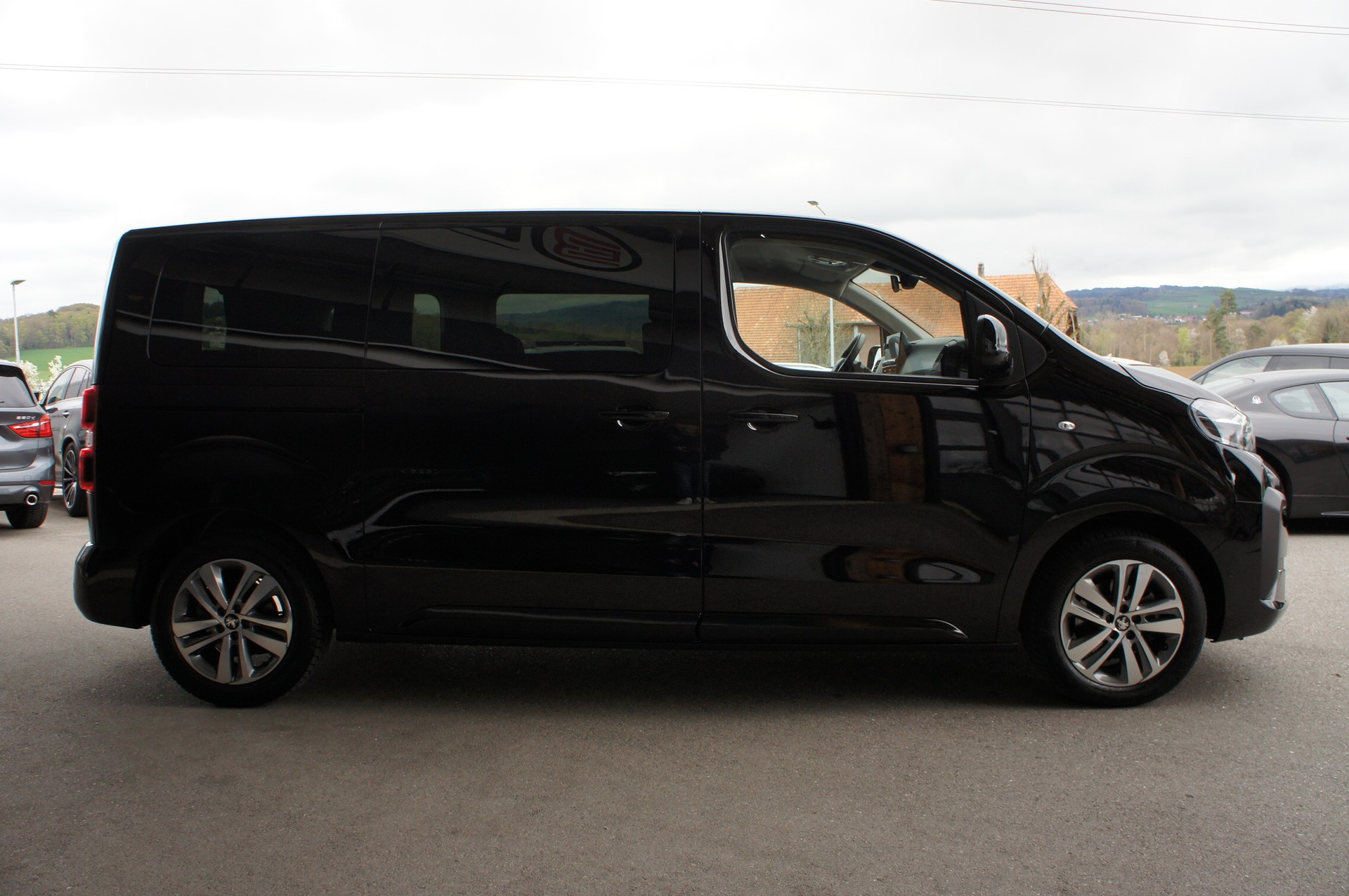 PEUGEOT Traveller 2.0 BlueHDi Business Standard EAT8-image-5