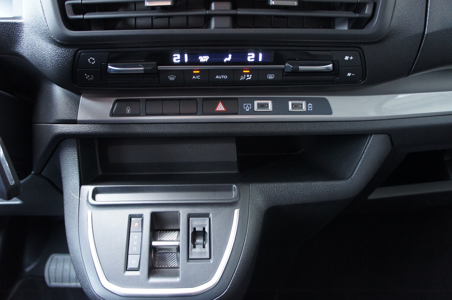 PEUGEOT Traveller 2.0 BlueHDi Business Standard EAT8-image-17
