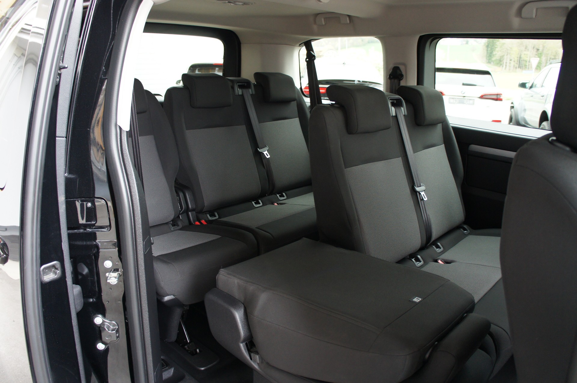 PEUGEOT Traveller 2.0 BlueHDi Business Standard EAT8-image-10